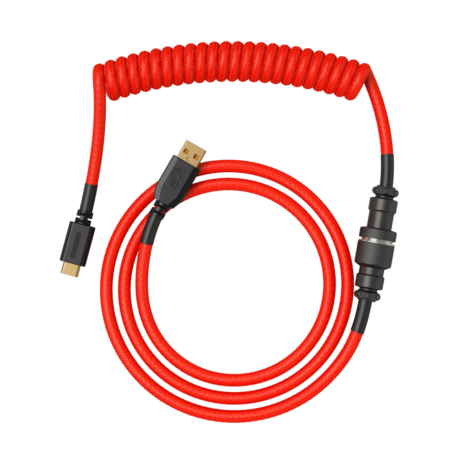 Un cavo rosso a spirale con connettori neri e USB dorato. Su sfondo bianco.