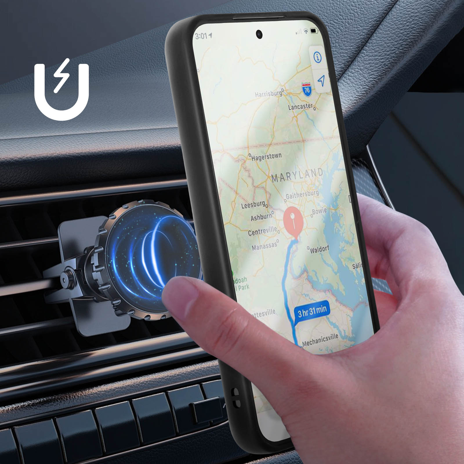 Een telefoon met navigatie in een autohouder. De telefoon toont een kaart met een route. Een hand raakt de telefoon aan.