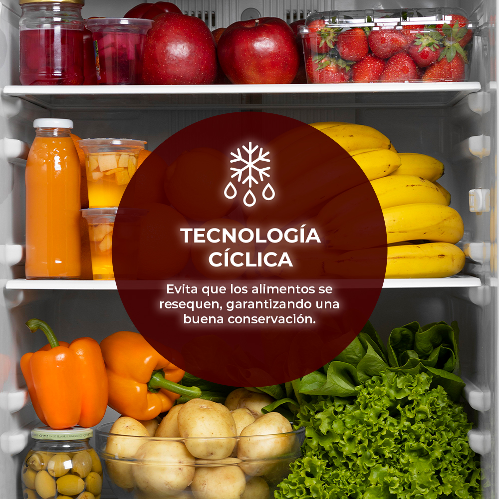 Interior de un refrigerador con comida. Manzanas, fresas, plátanos, jugo de naranja, pimientos, patatas, lechuga y frascos. Superposición de texto.