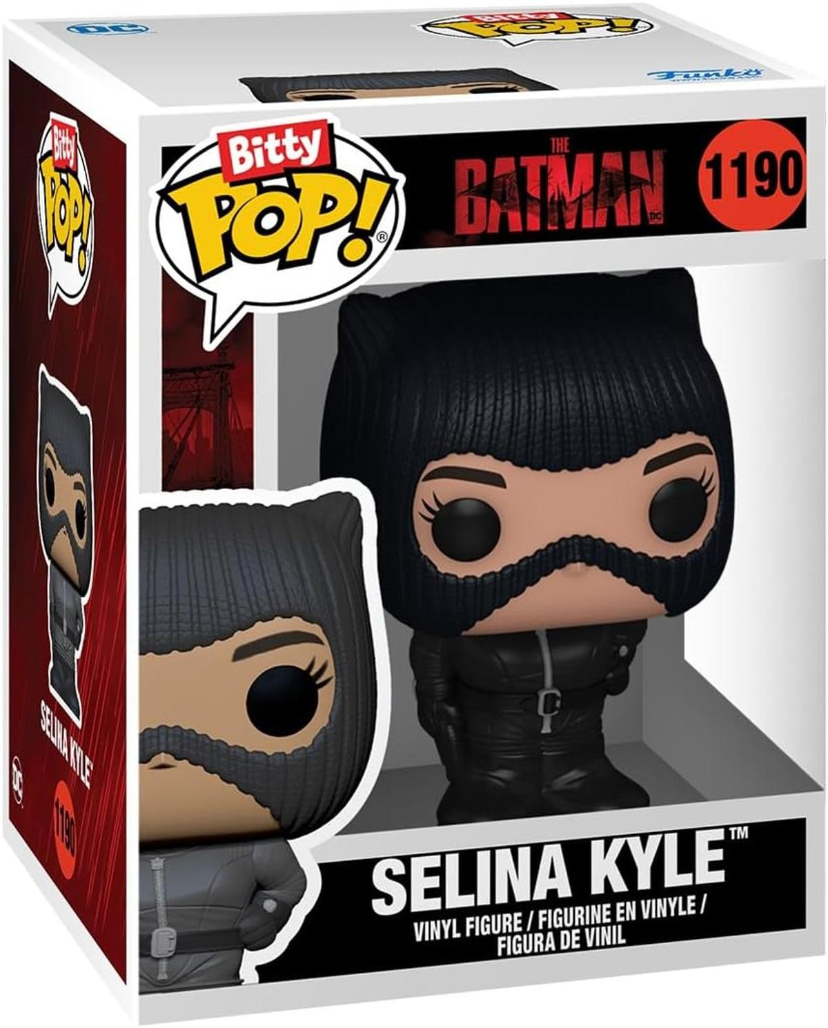 Una scatola Funko Pop con Selina Kyle di The Batman. La figura indossa un costume e una maschera neri. La scatola include loghi e testo.
