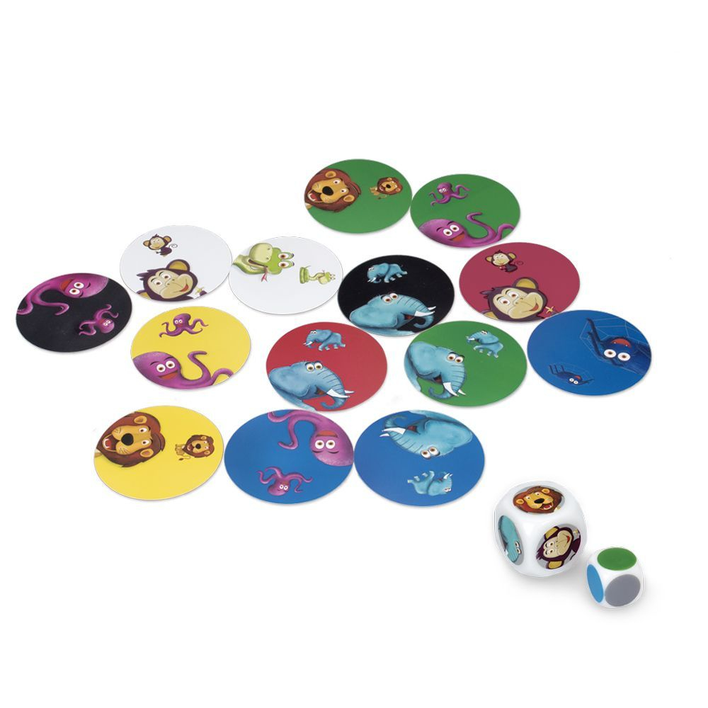 Carte da gioco colorate con animali e un dado su sfondo bianco.