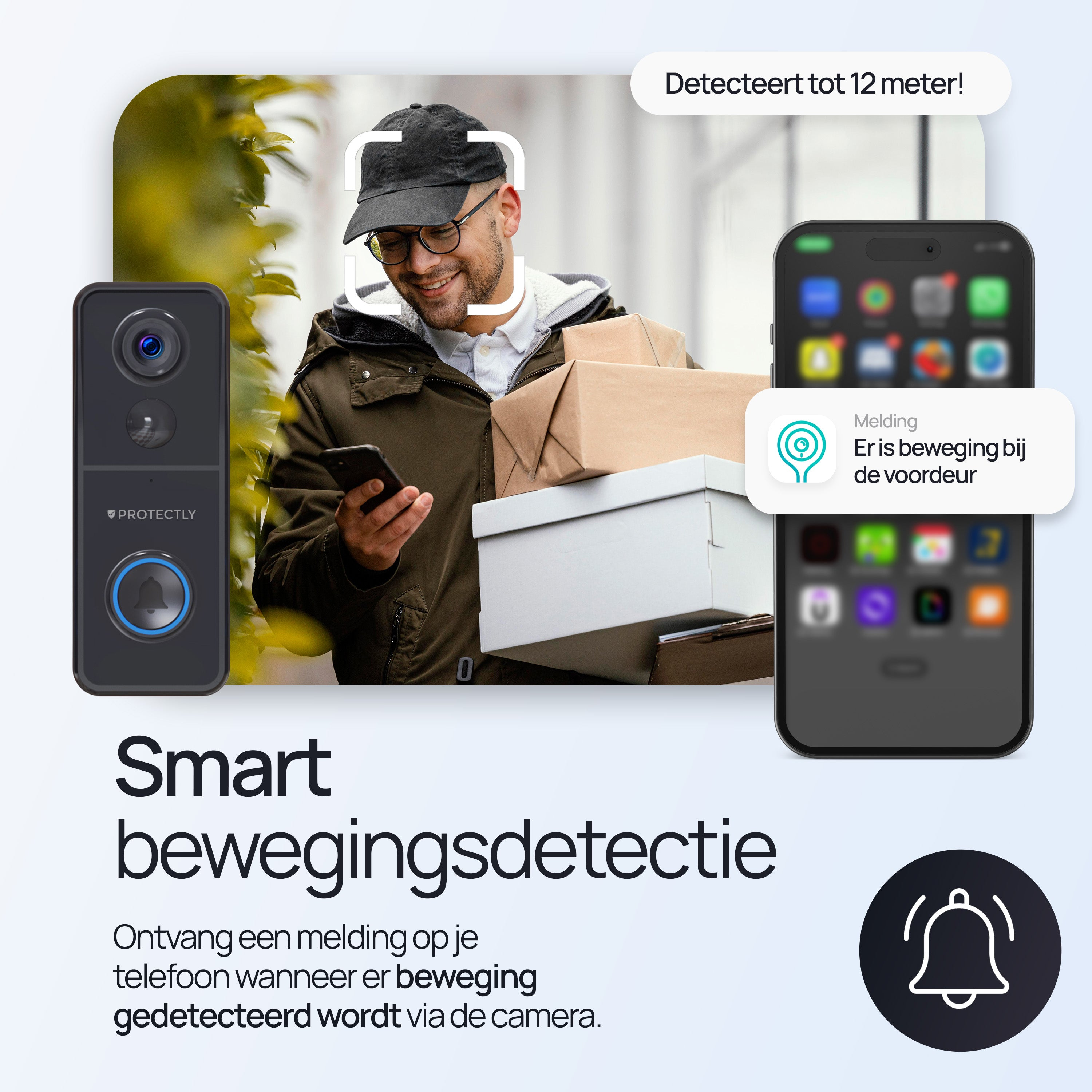 Een man met pakketten kijkt op zijn telefoon, naast een deurbelcamera en smartphone.