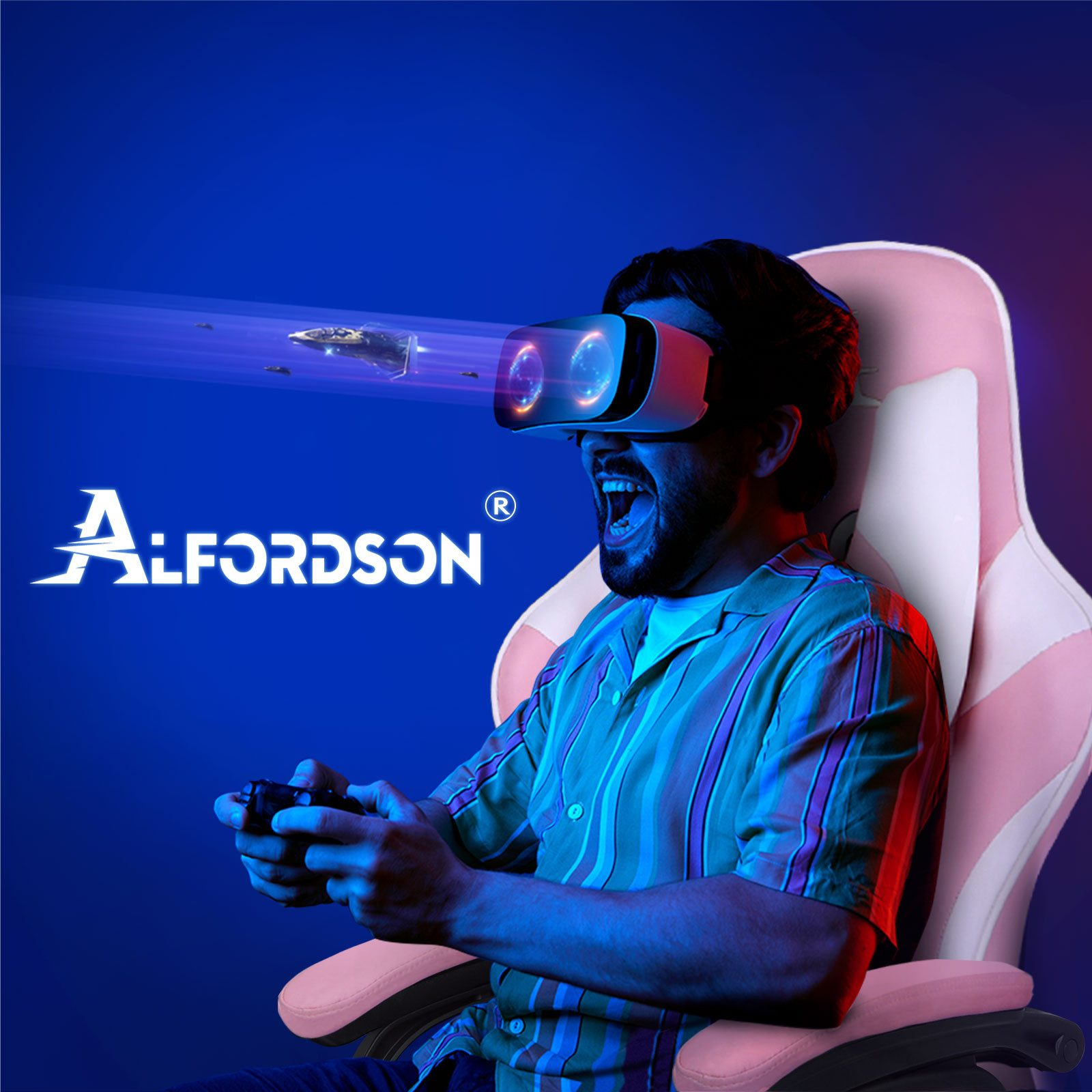 Mann in VR-Headset spielt Videospiel, hält Controller, sitzt in pinkem Gaming-Stuhl.