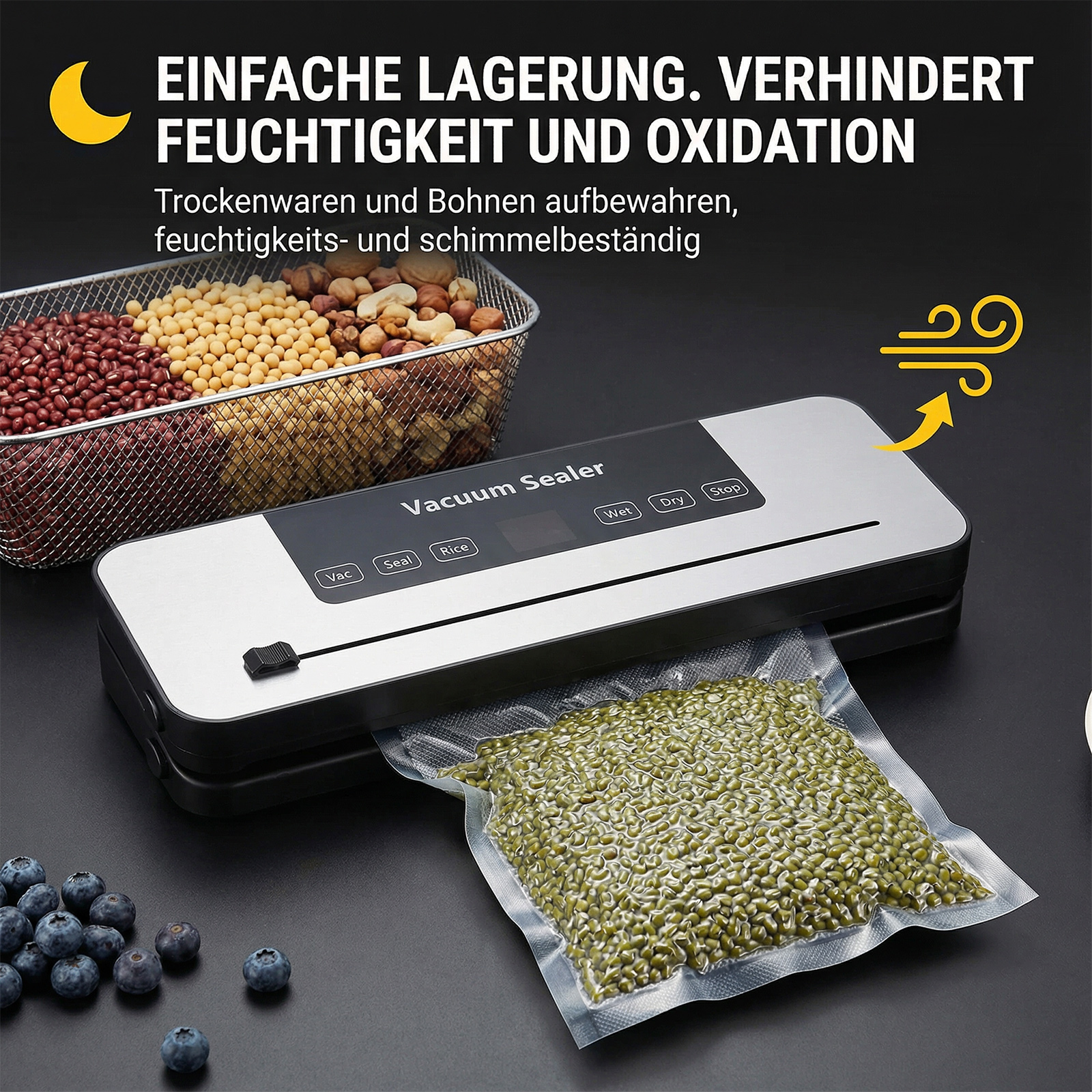 Vakuumierer mit Bohnen, Nüssen und Mungbohnen in einem Beutel. Blaubeeren in der Nähe.