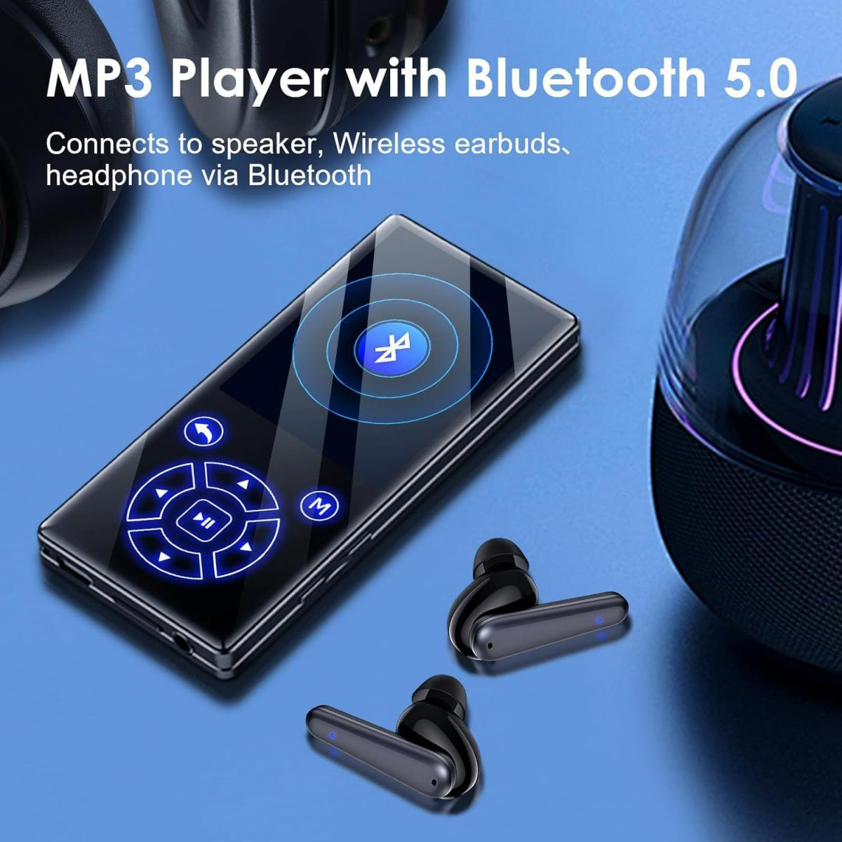 MP3-Player mit Bluetooth 5.0, kabellosen Ohrhörern und Lautsprecher auf blauem Hintergrund.