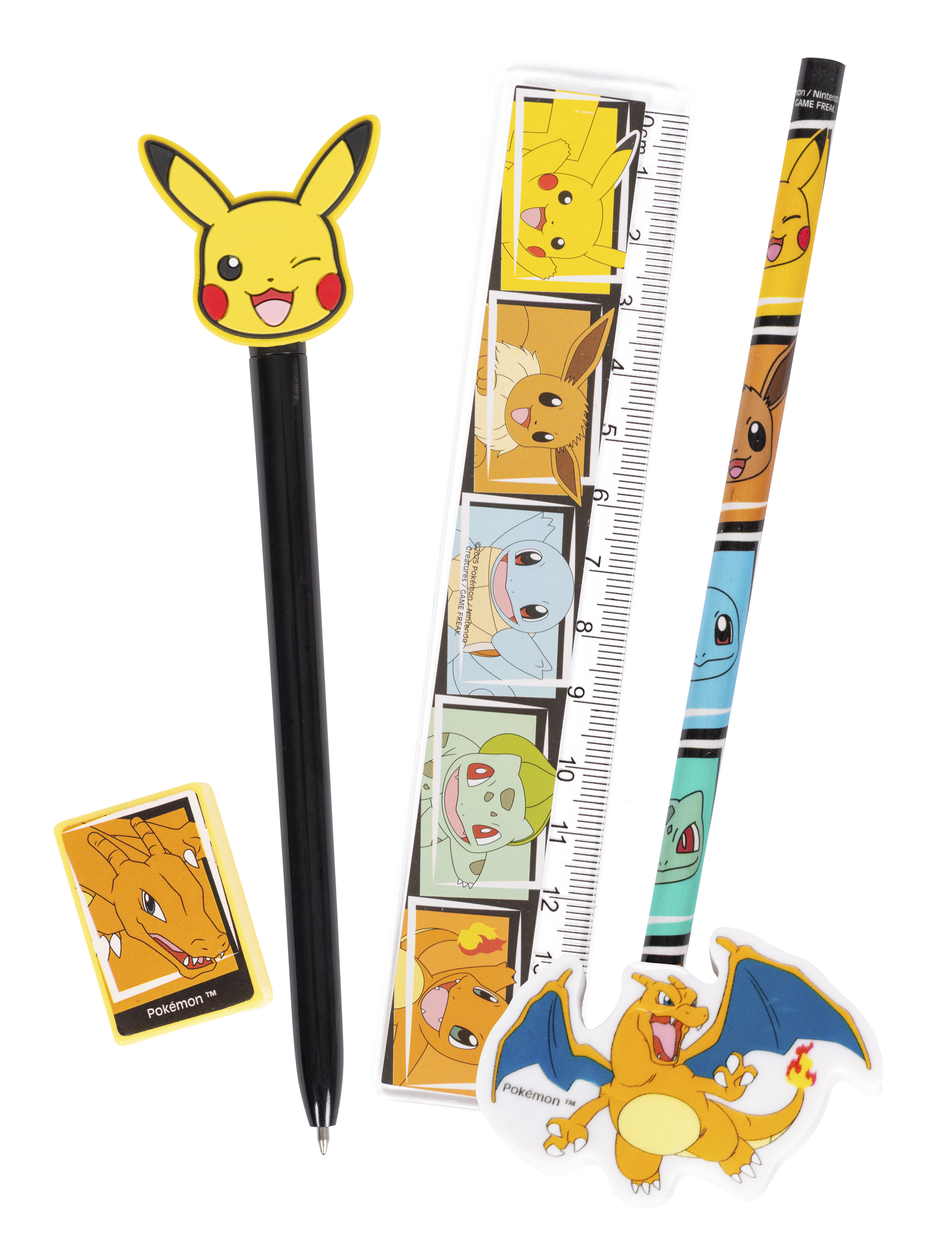 Pokémon-Schreibwaren: Stift mit Pikachu, Lineal, Bleistift und Charizard-Radiergummi.