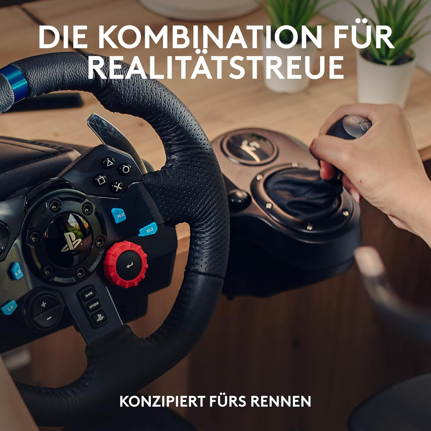 Eine Hand schaltet am Lenkrad. Text: Kombination für Realität. Konzipiert fürs Rennen.