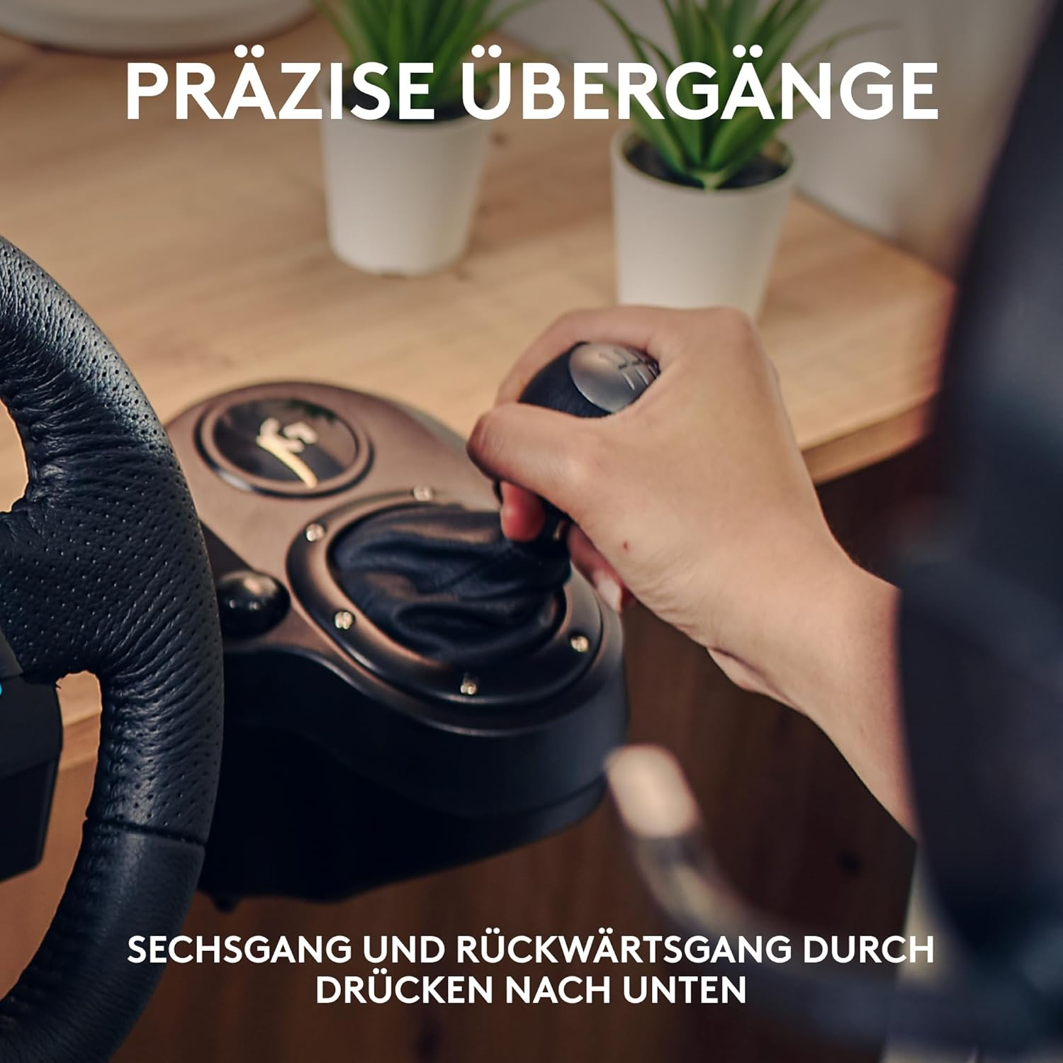 Hand schaltet Gangschaltung eines Rennrad-Simulators. Präzise Übergänge.