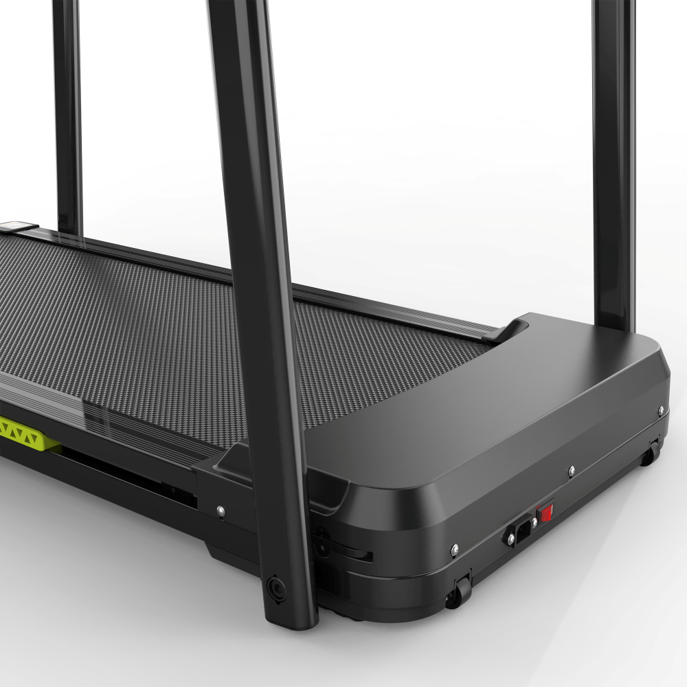 Czarna bieżnia z szarą taśmą i żółtymi akcentami.