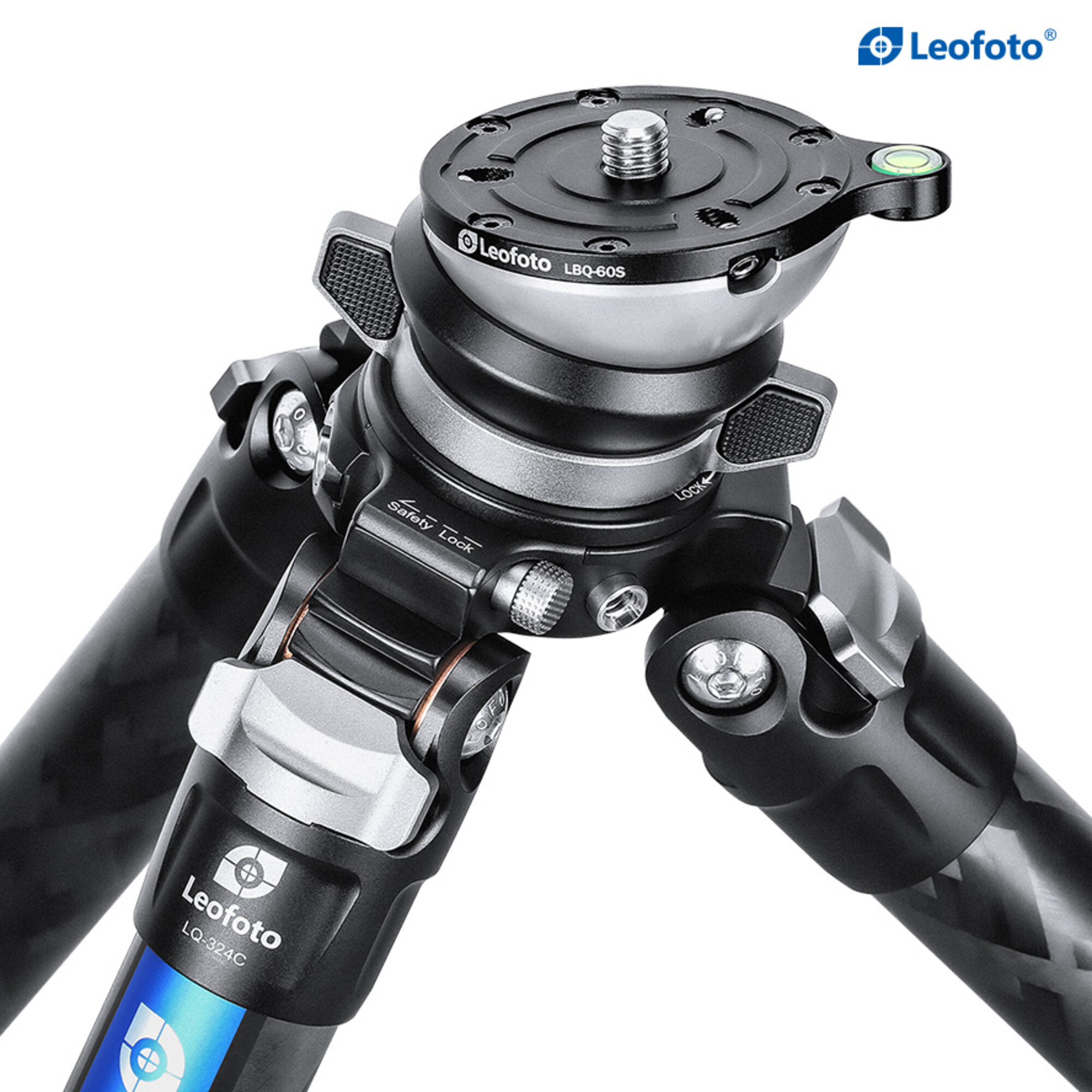 Nahaufnahme eines Leofoto LBQ-60S Stativkopfes mit Carbonfaserbeinen und Wasserwaage.