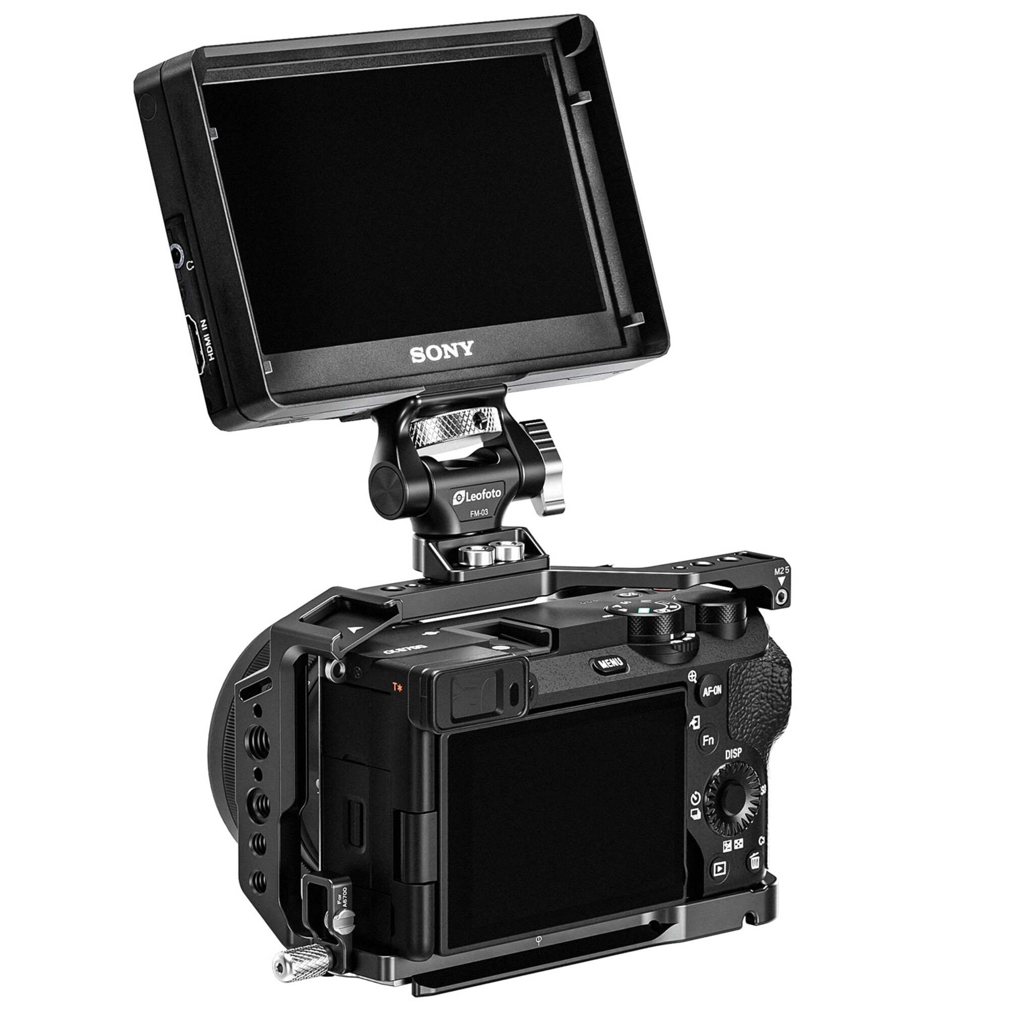 Sony-Kamera mit Leofoto-Käfig und angeschlossenem Monitor. Schwarzer Käfig, silberne Halterung.