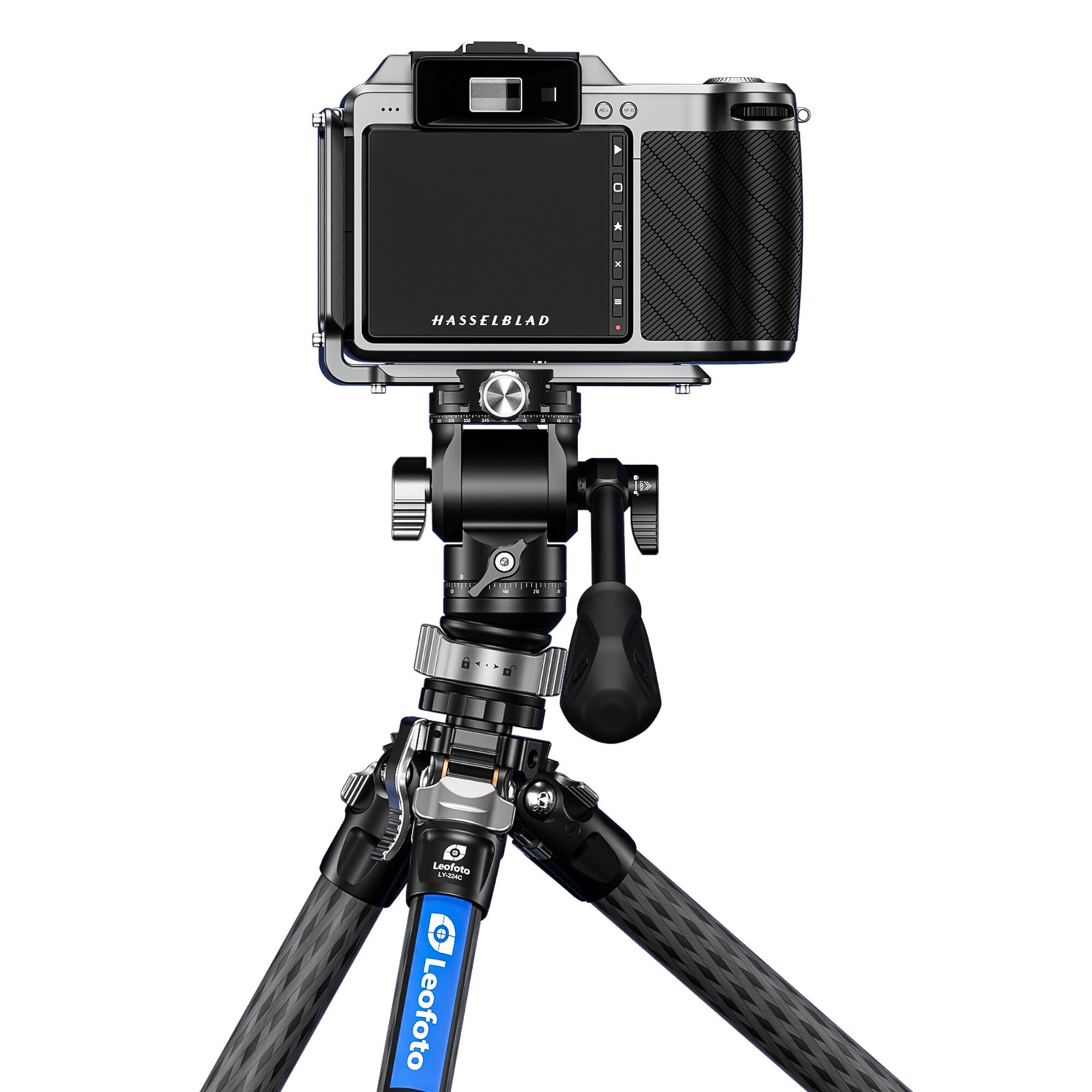 Eine silberne Hasselblad-Kamera ist auf einem schwarzen Stativ mit Carbonfaserbeinen montiert.
