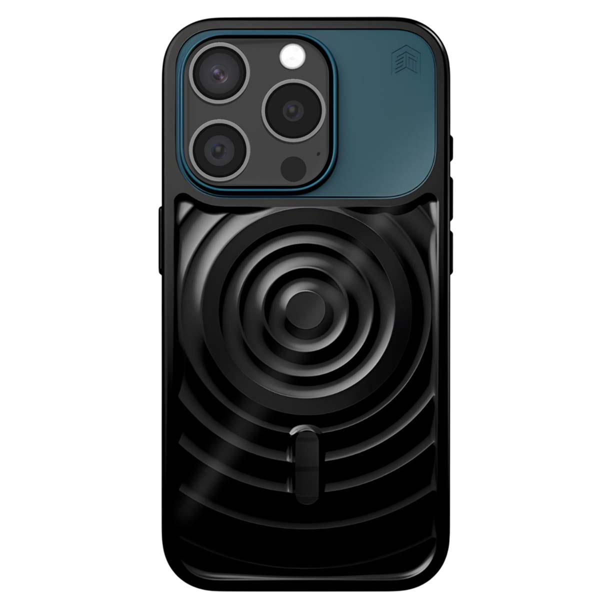 Custodia nera per iPhone con tripla fotocamera e cerchi concentrici sul retro.