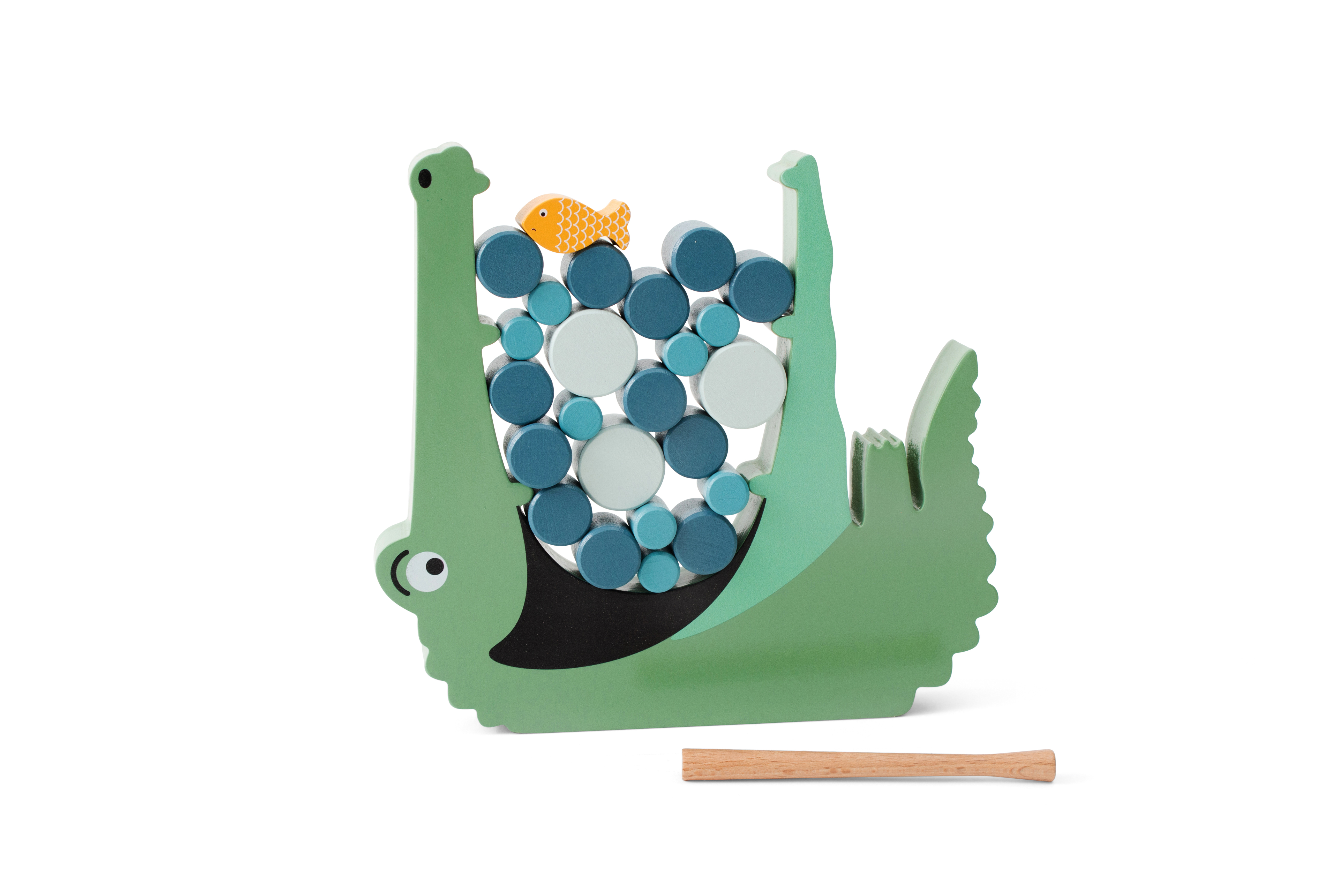 Un giocattolo coccodrillo di legno verde con cilindri blu e un pesce.