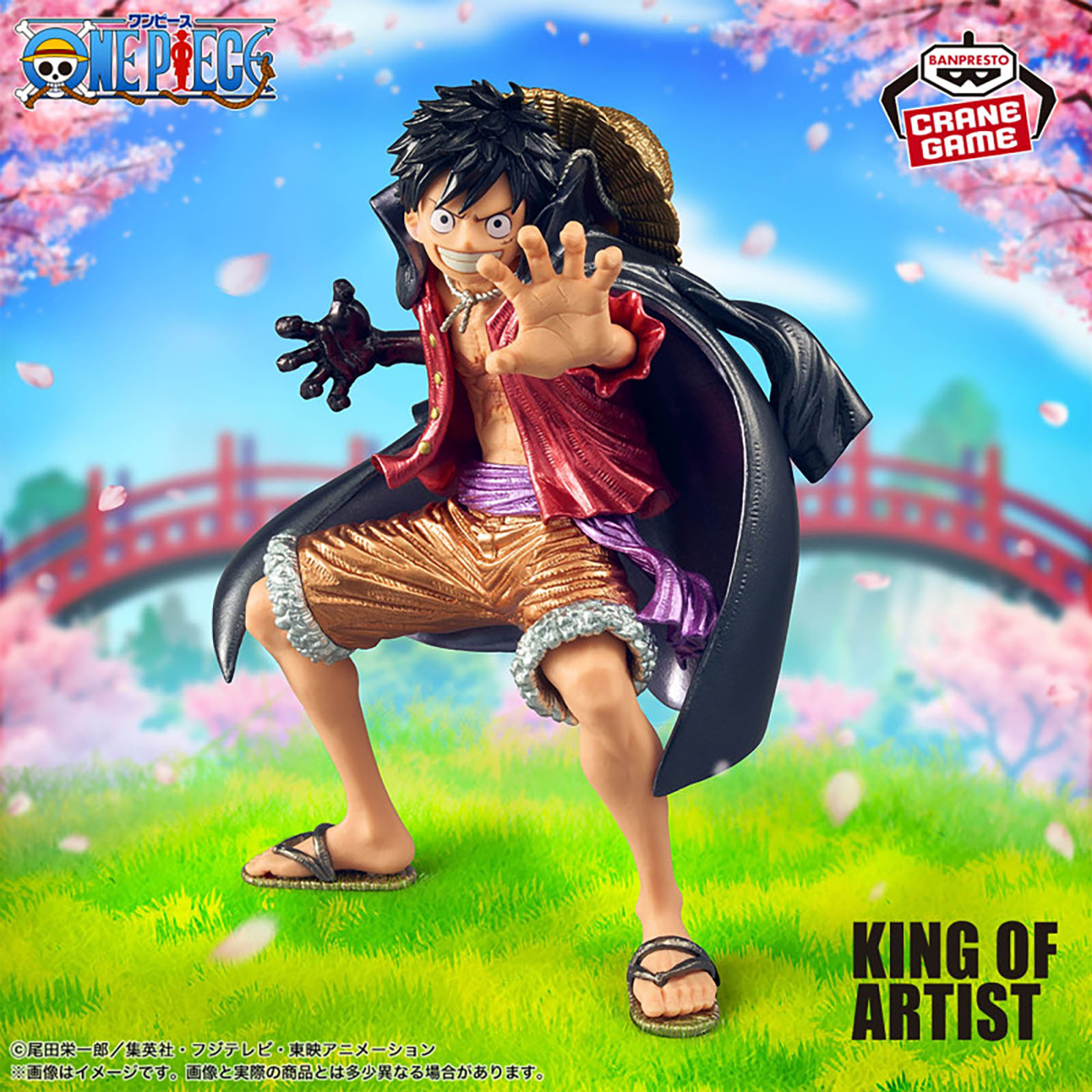Luffy-Figur vor Kirschblüten, Brücke, Gras und 