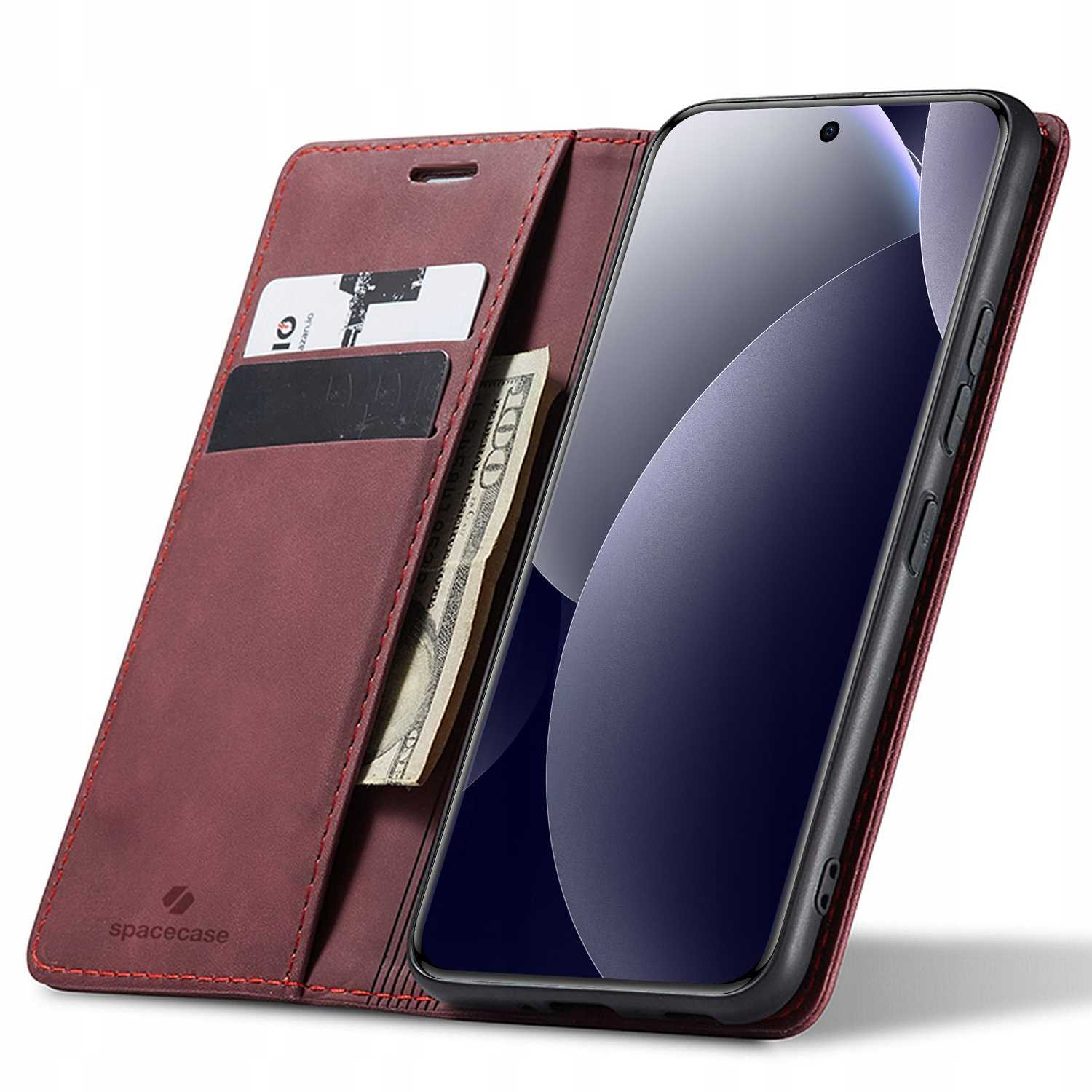 Czerwone skórzane etui na telefon z miejscem na karty i gotówkę, trzymające smartfon.