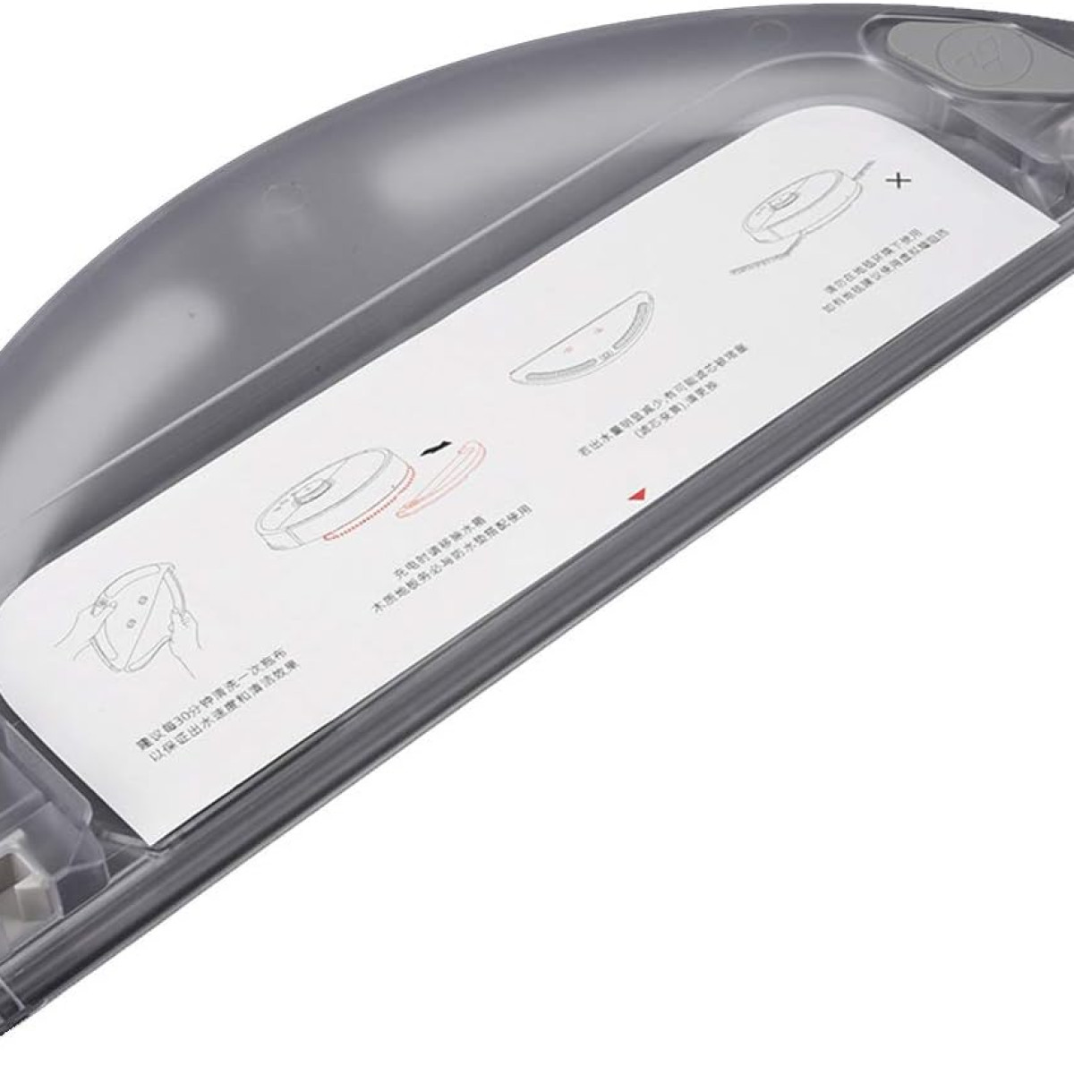 Zbliżenie na zbiornik na wodę odkurzacza robota z instrukcjami. Przezroczysty plastikowy zbiornik.