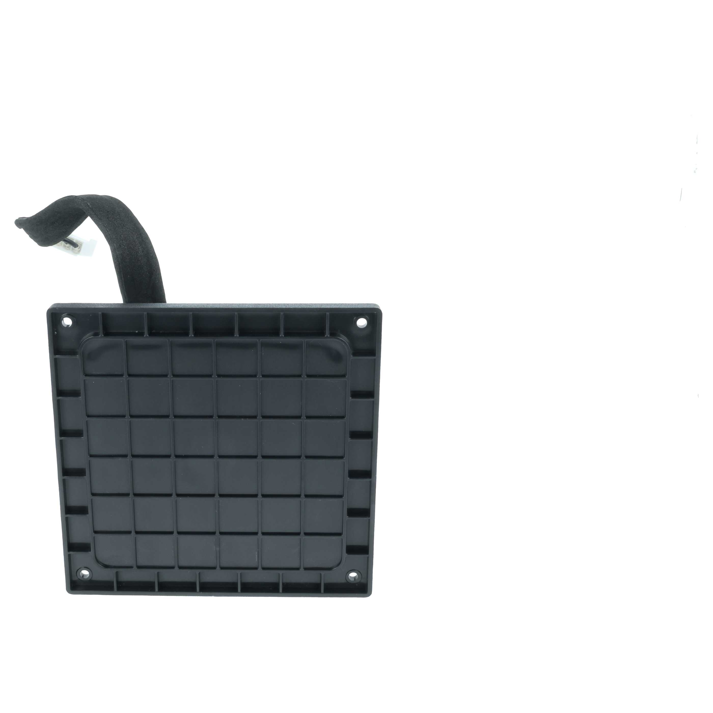 Schwarze quadratische Komponente mit Gittermuster und Stoffgriff mit Stecker.