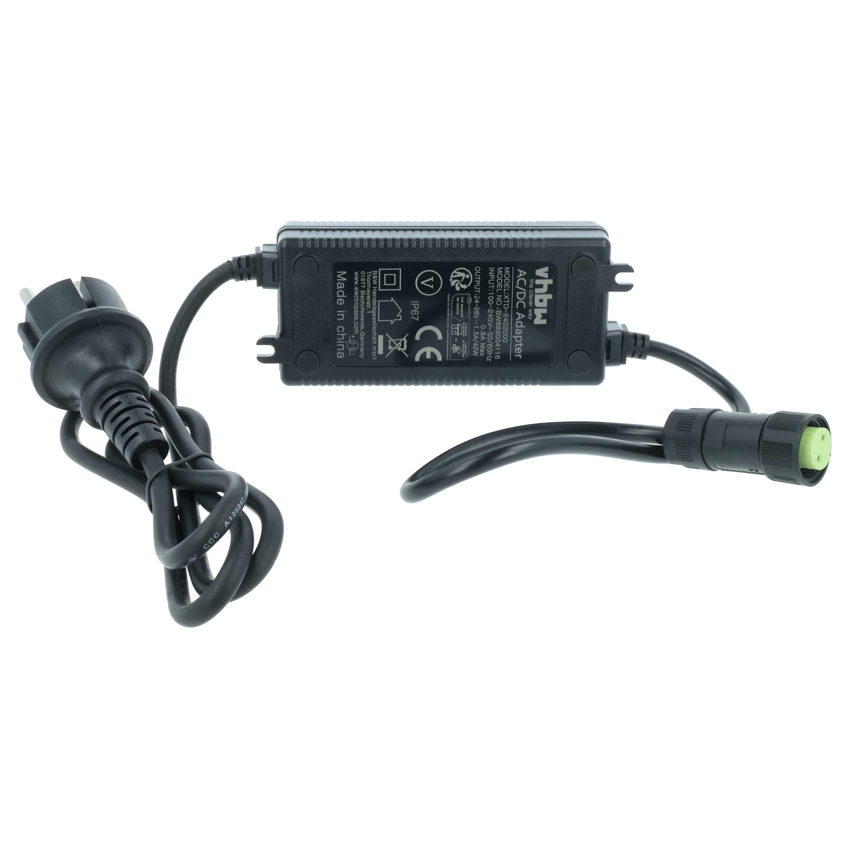 Schwarzer AC/DC-Adapter mit Kabeln und Stecker, Made in China.