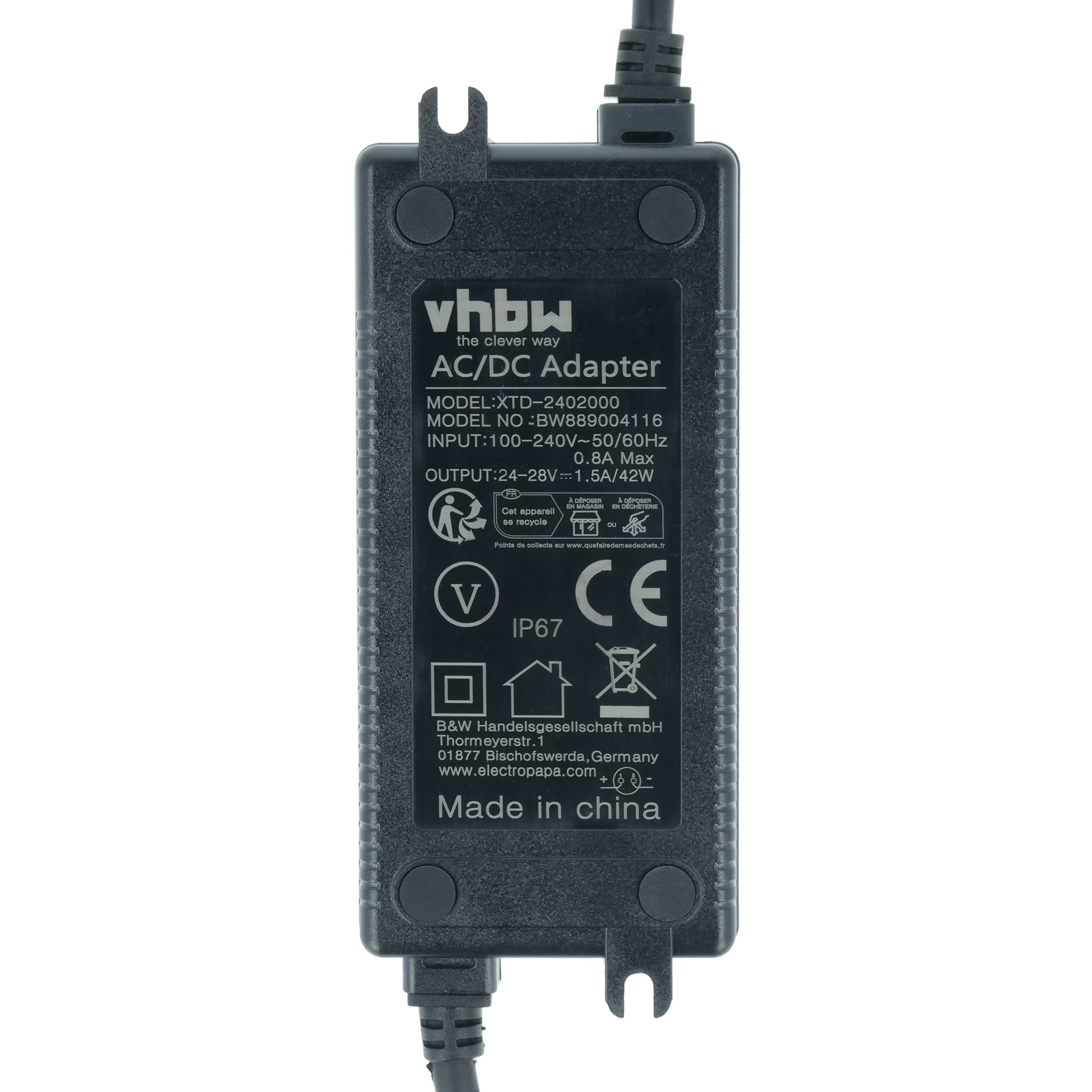 Schwarzer AC/DC-Adapter mit aufgedrucktem Modell und Spezifikationen. Enthält V, CE, IP67 und Recycling-Symbole.