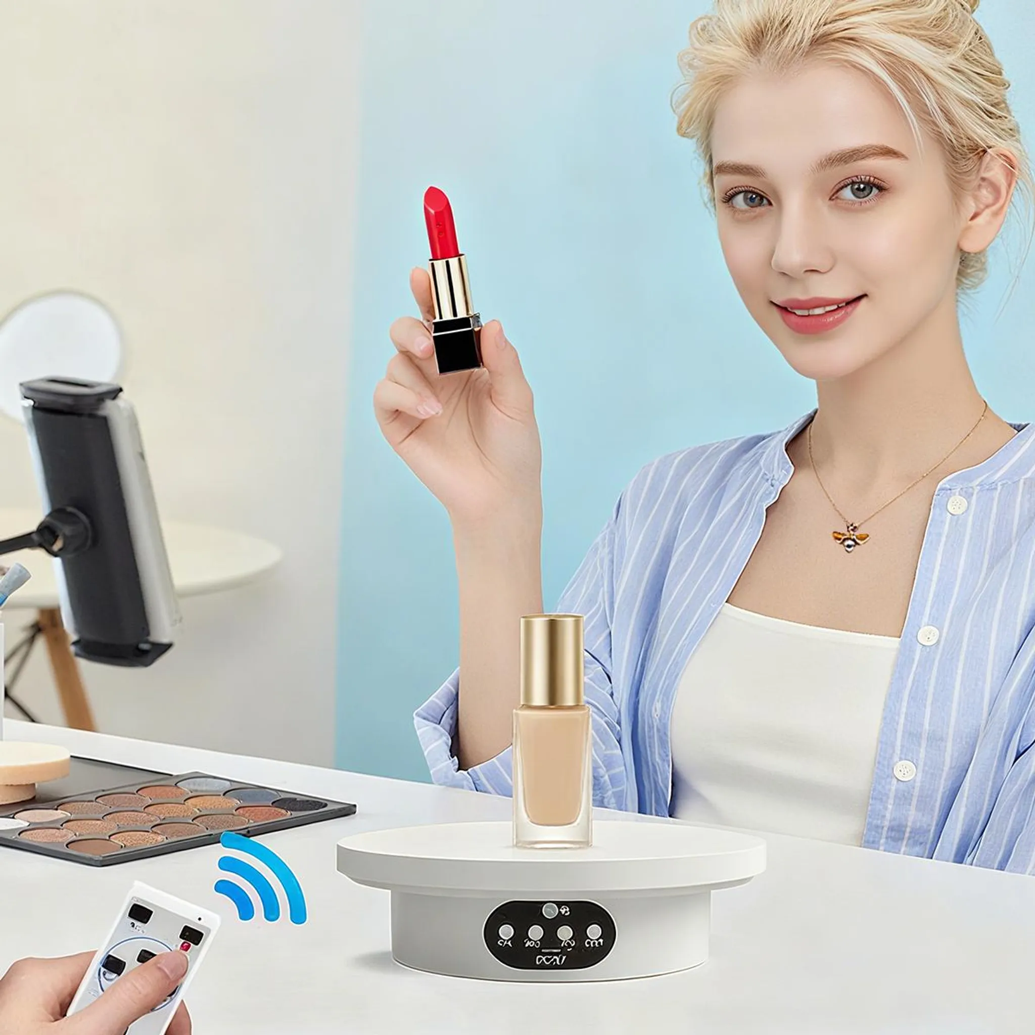 Eine Frau hält roten Lippenstift; Foundation-Flasche auf rotierendem Ständer. Fernbedienung sichtbar.