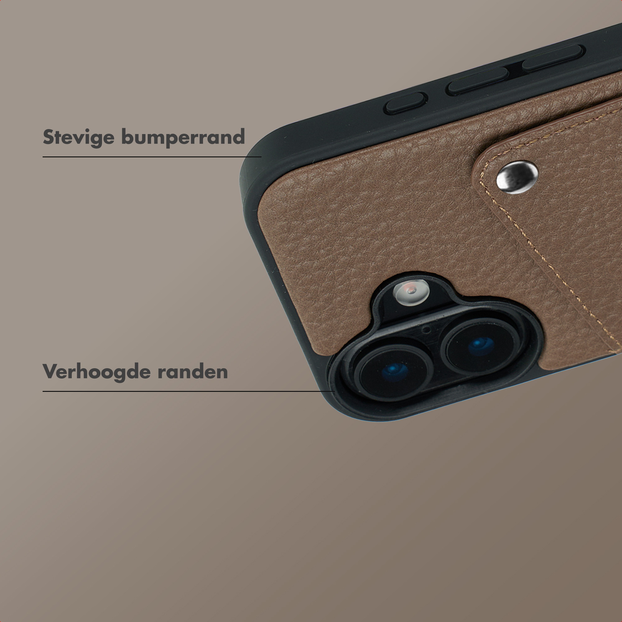 Étui en cuir marron pour téléphone avec bosse de caméra et boutons visibles.