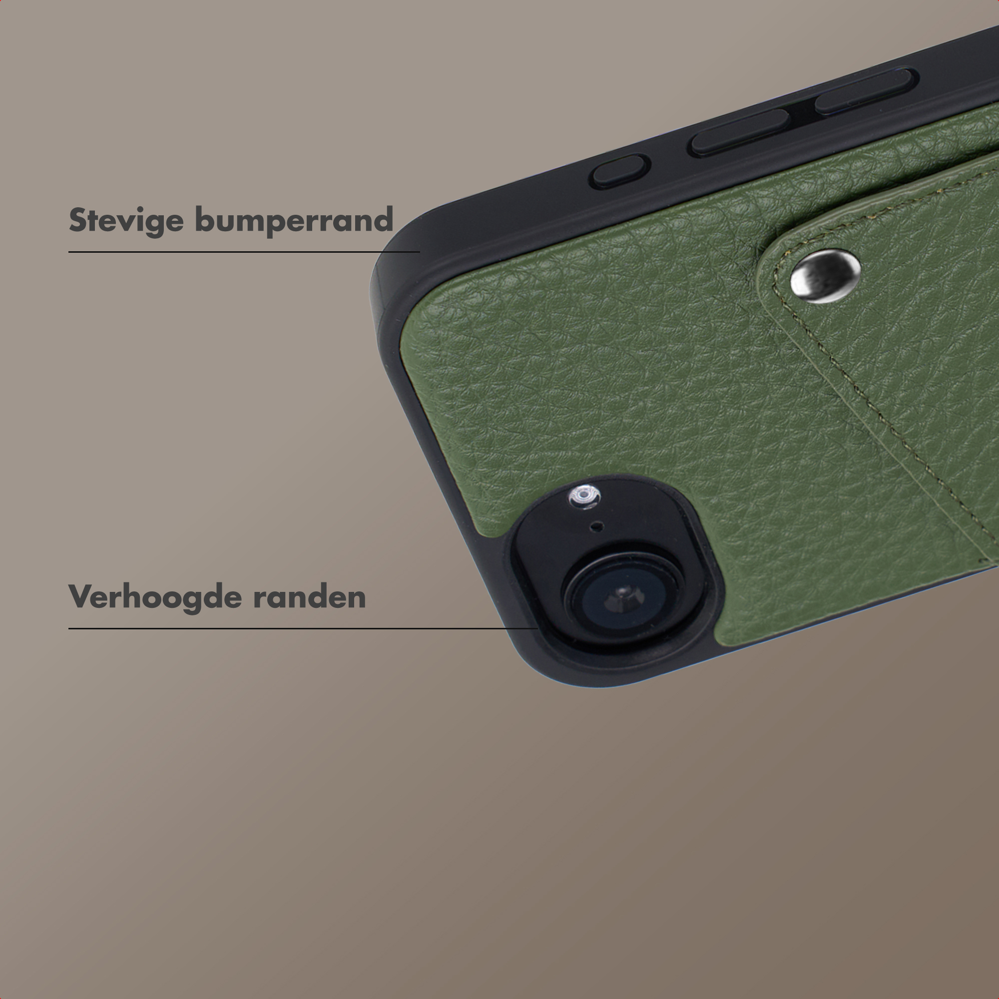 Close-up van een groene, getextureerde telefoonhoes met cameralens en verhoogde randen.