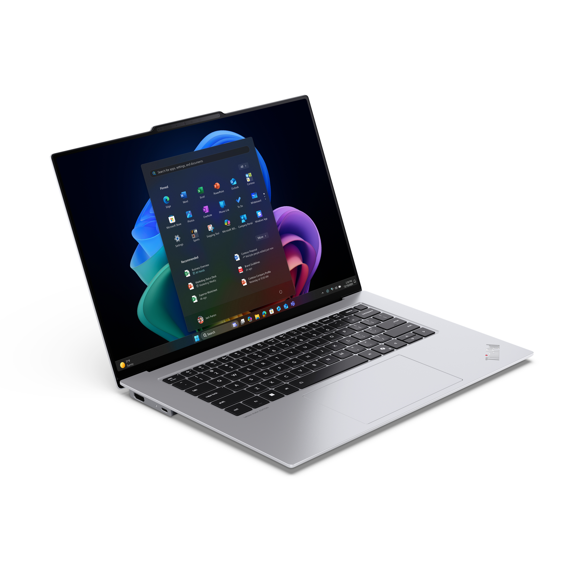 Un laptop argentato con Windows 11 aperto, che mostra app e file consigliati.