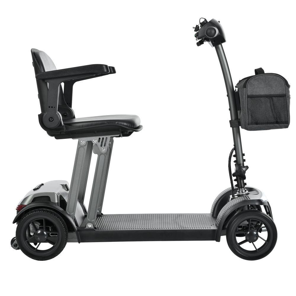 Un scooter de movilidad negro y gris con asiento y bolsa de almacenamiento en el manillar.