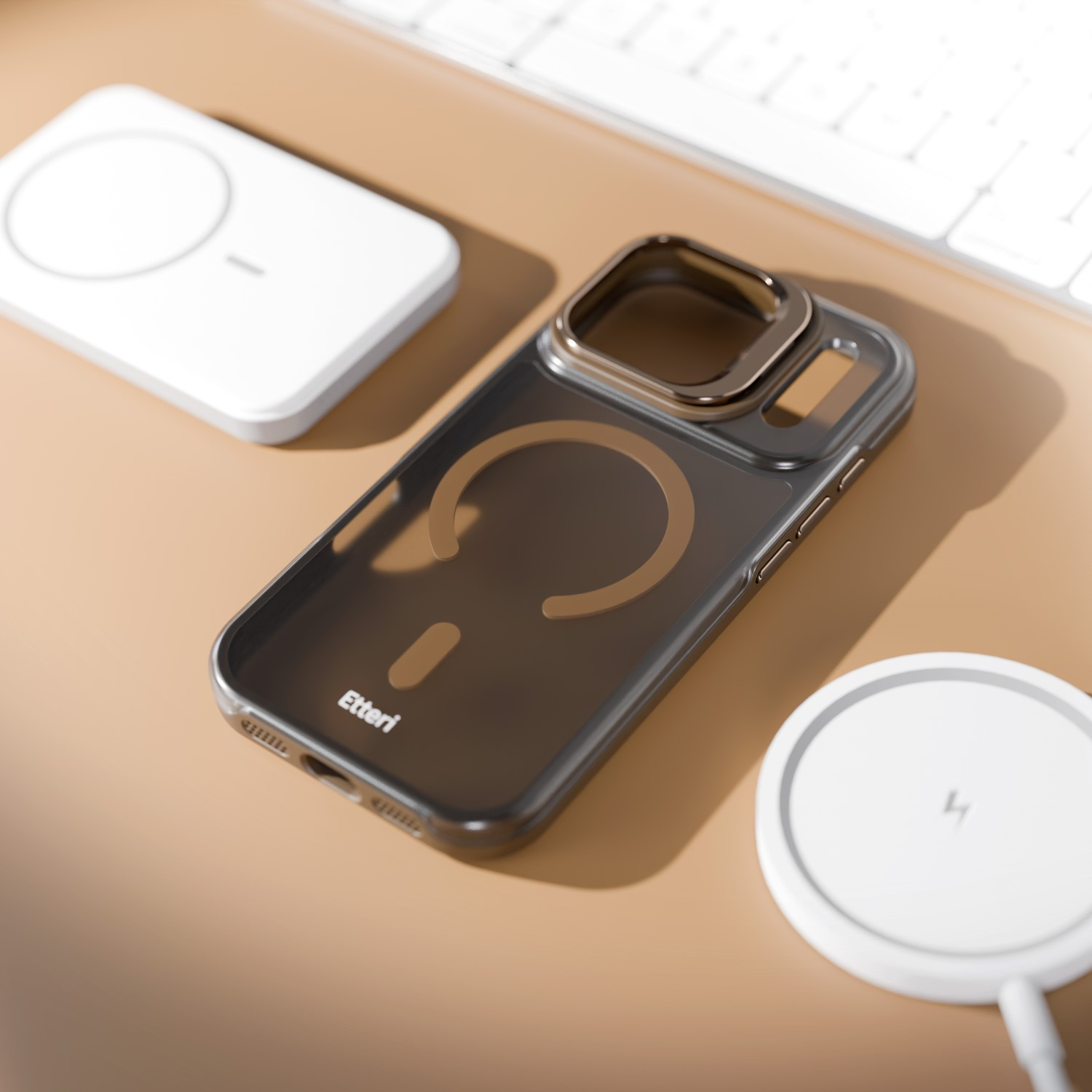 Ciemne etui na telefon z pierścieniem MagSafe leży obok dwóch białych ładowarek.