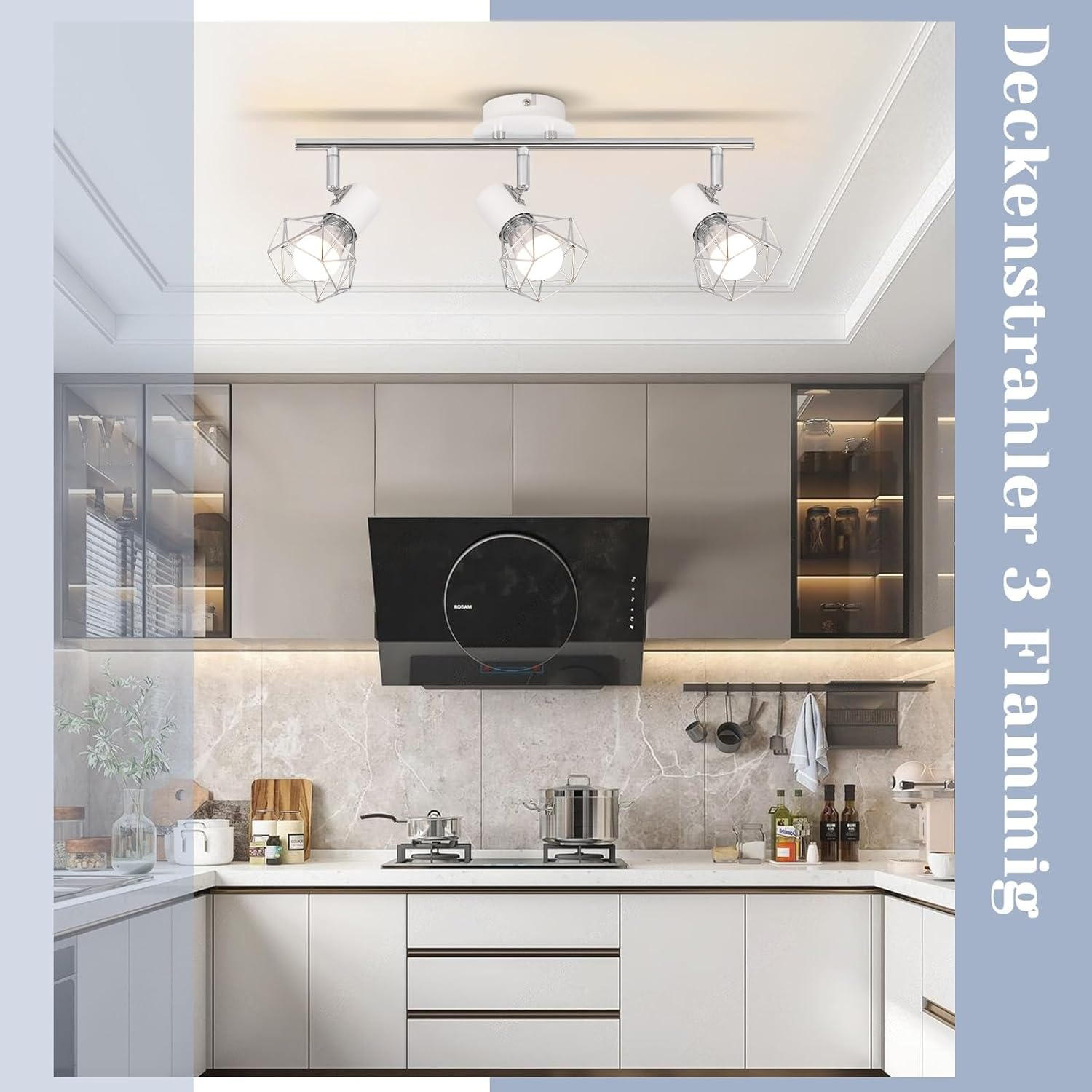 Una cucina moderna con mobili bianchi, paraschizzi grigio e lampada da soffitto a tre lampadine.