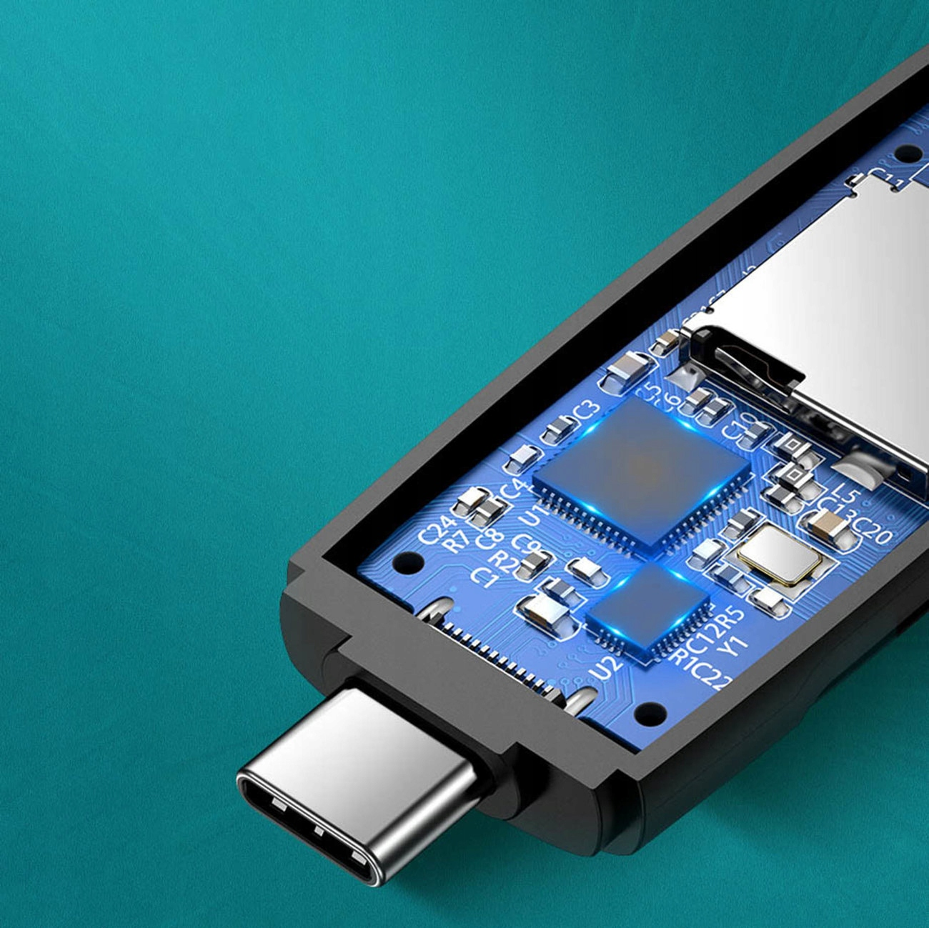 Zbliżenie na płytkę drukowaną klucza USB-C z niebieskimi chipami i srebrnym złączem.