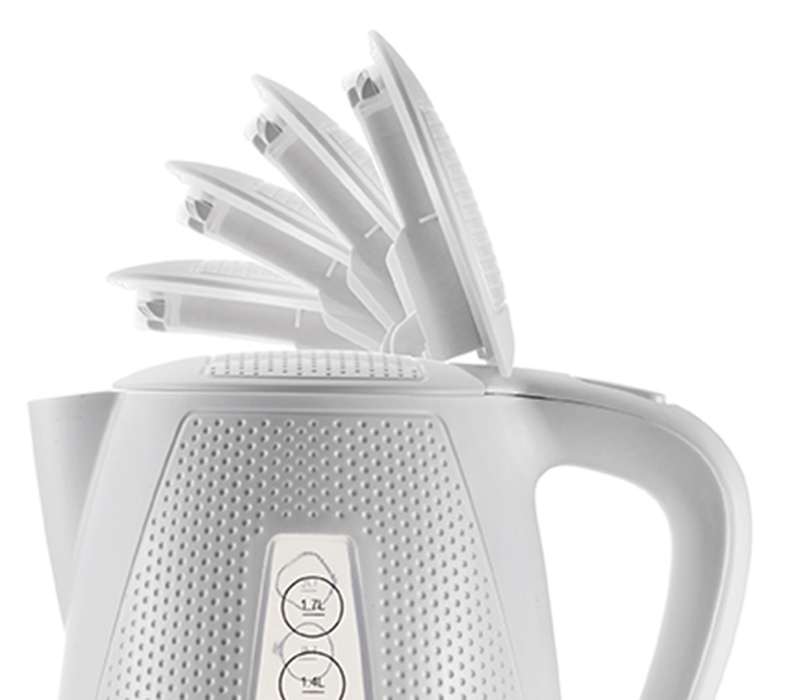 Biay czajnik elektryczny z otwart pokryw pokazujcy wielokrotne etapy otwierania.