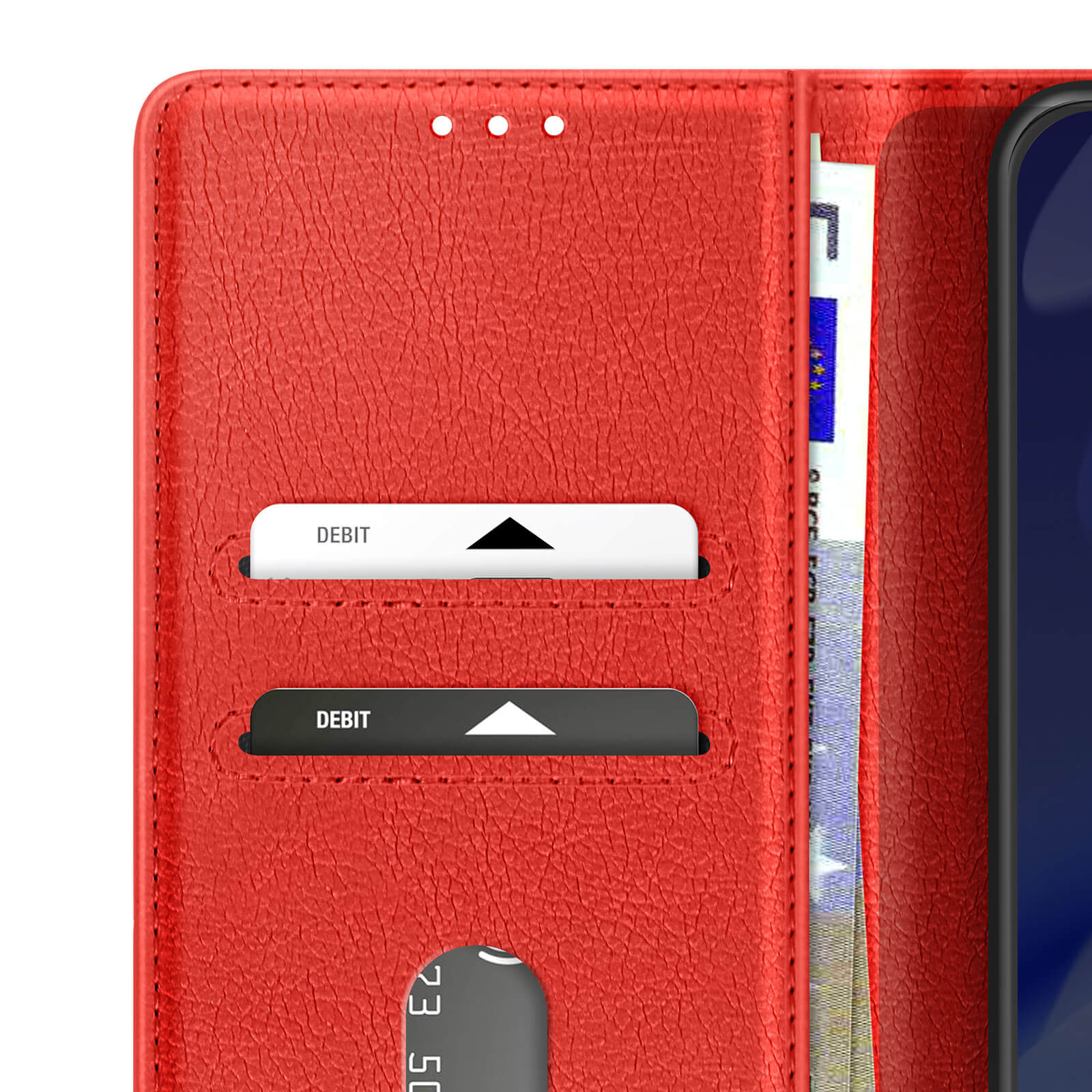 Custodia rossa a portafoglio con due carte di debito e una banconota in euro. Telefono a destra.