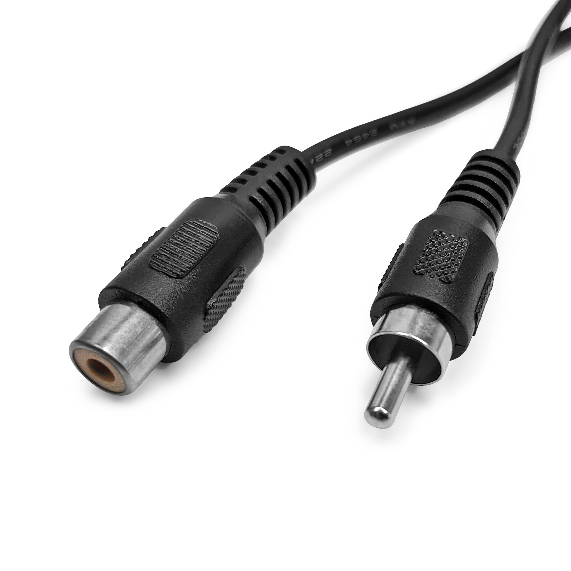 Ein schwarzes Audiokabel mit RCA-Steckern. Einer ist ein Stecker, der andere eine Buchse.