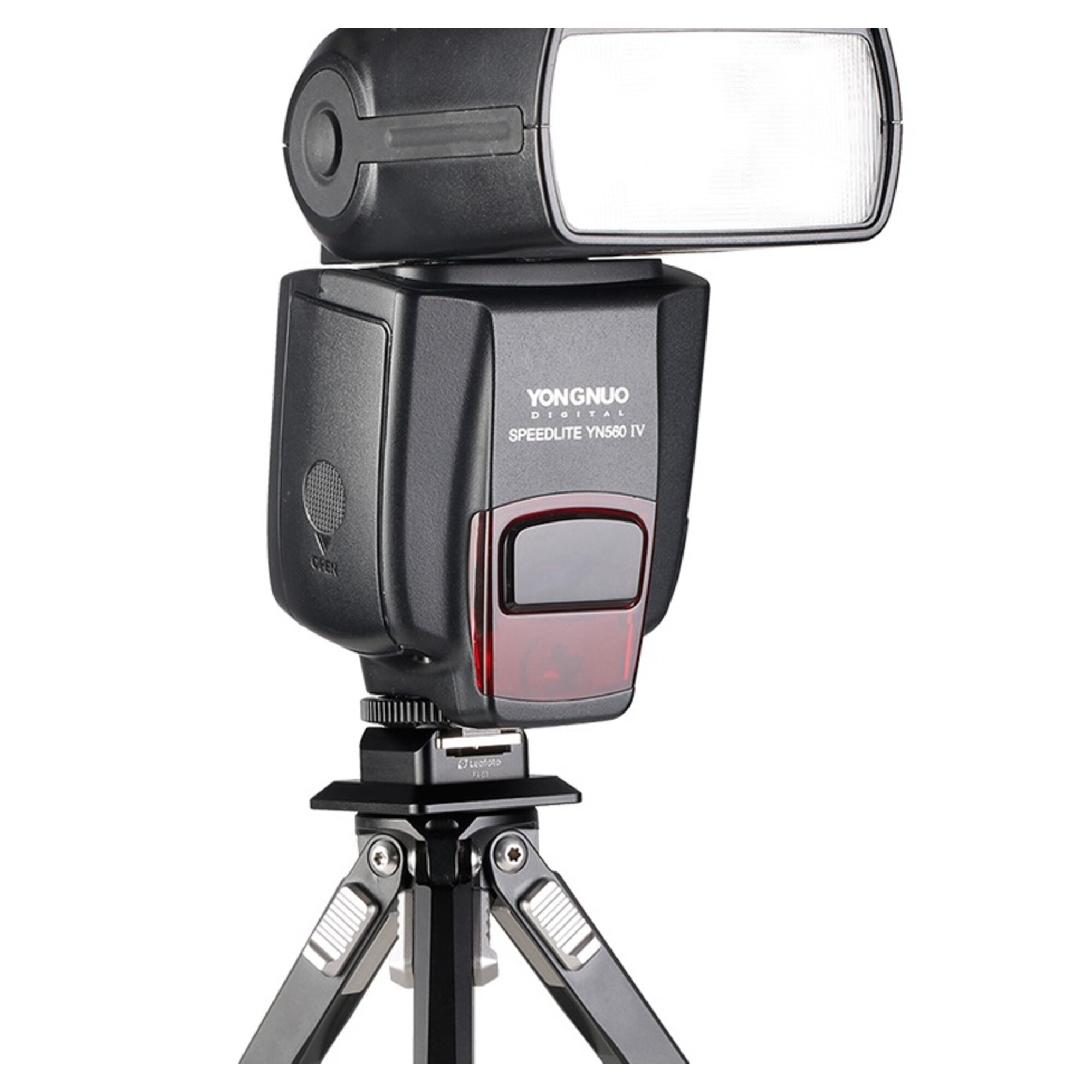 Eine schwarze YONGNUO Speedlite YN560 IV Blitz-Einheit ist auf einem kleinen Stativ montiert.