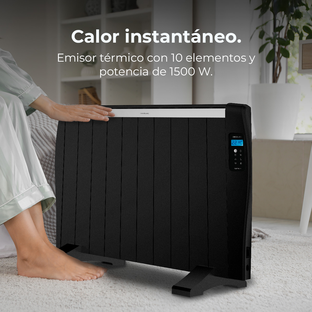 Termoconvettore nero 10 elementi, 1500W. Una mano lo tocca.