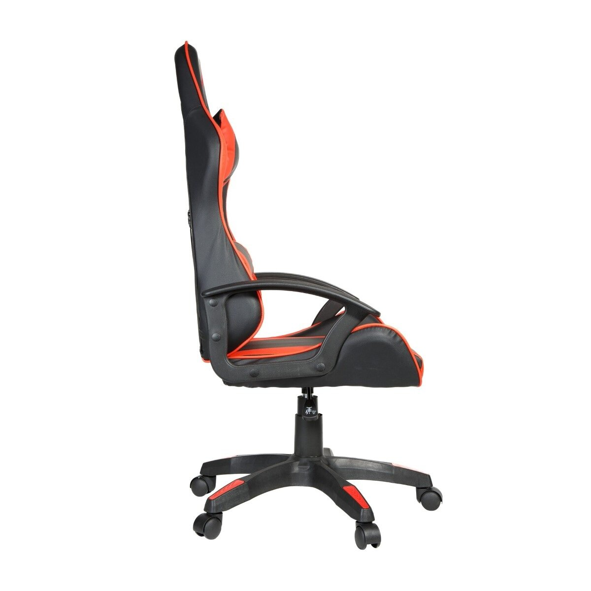 Schwarzer und roter Gaming-Stuhl mit orangefarbener Zierleiste, von der Seite auf weißem Hintergrund.