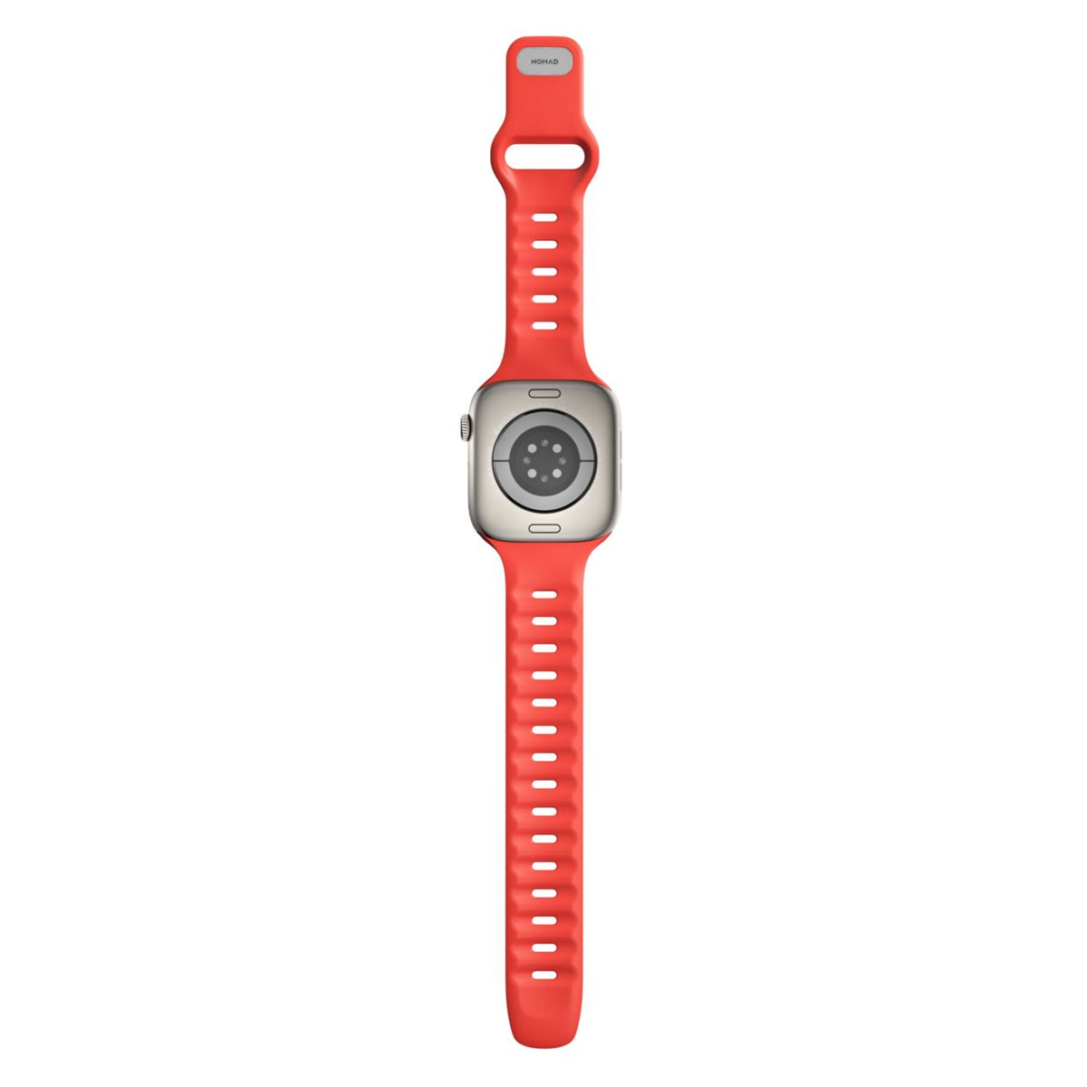Cinturino rosso con retro orologio argento che mostra sensori e logo Nomad.