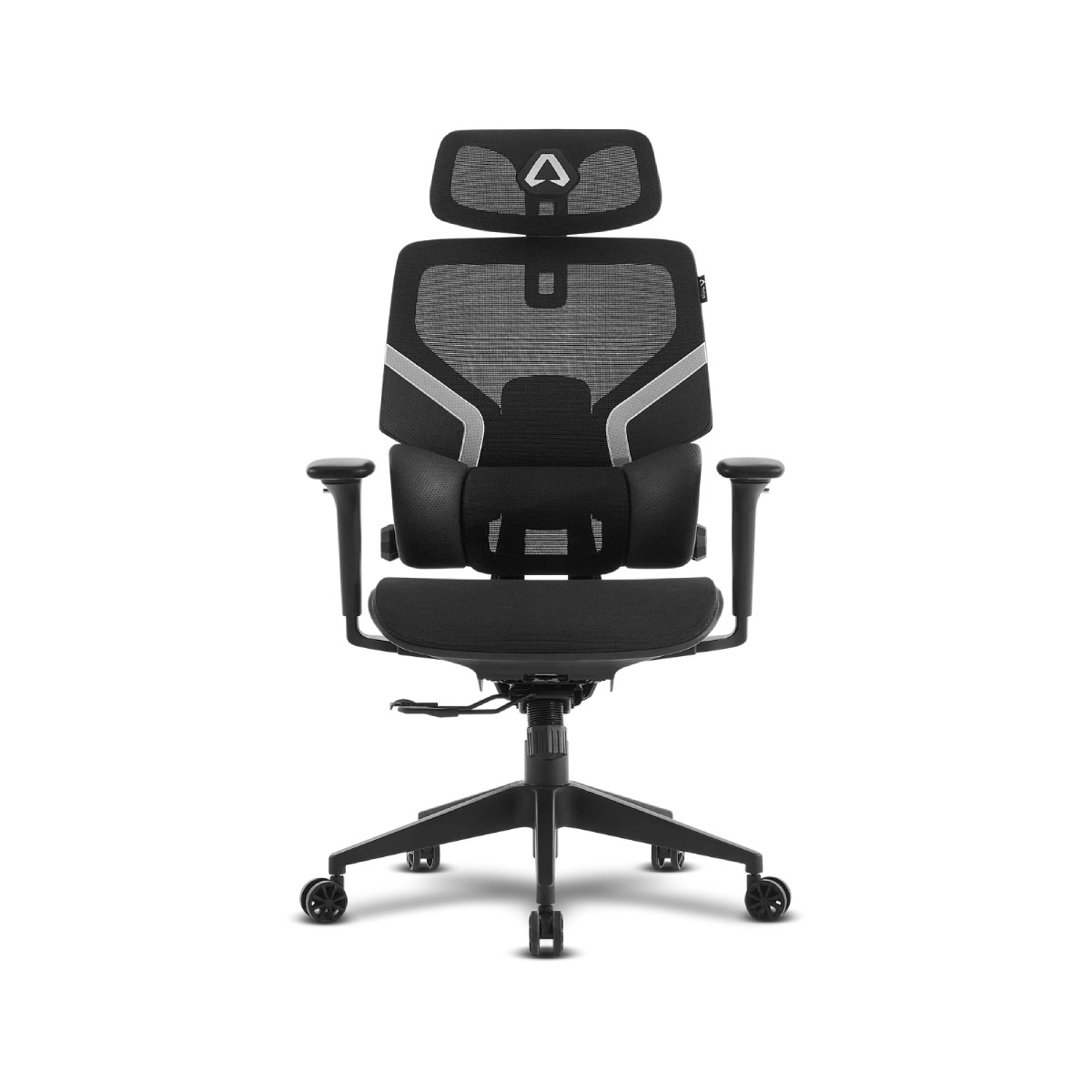 Una sedia da ufficio ergonomica nera con poggiatesta e schienale in rete, su sfondo bianco.