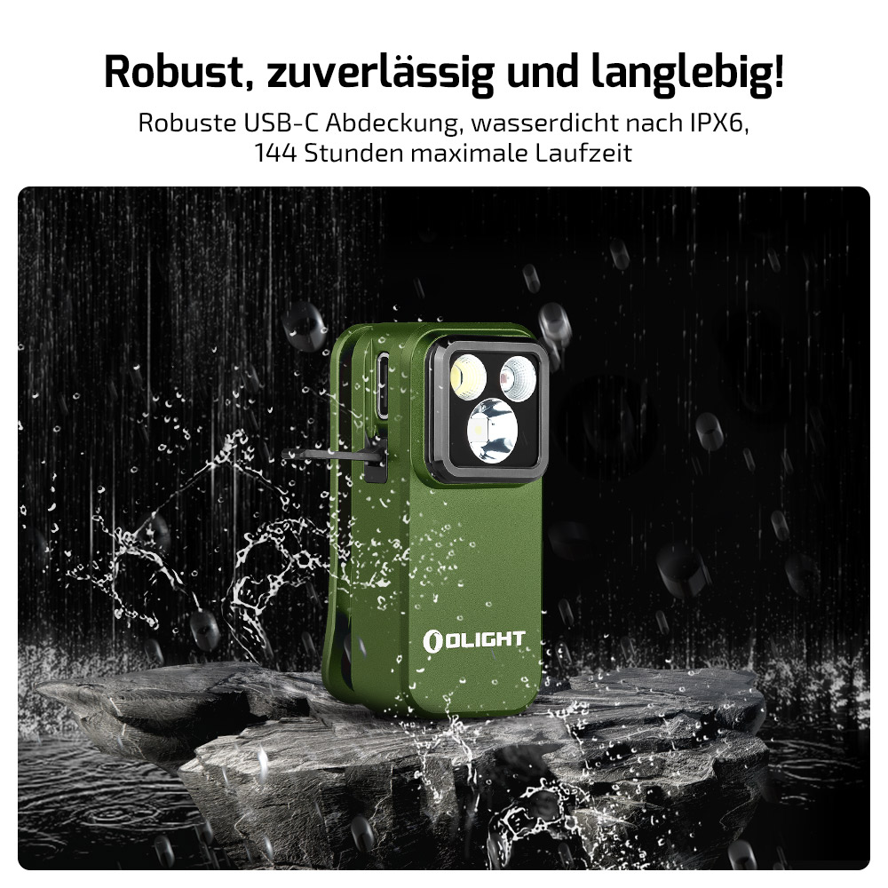 Eine grüne Olight-Taschenlampe steht auf einem Stein, umgeben von Wasser und Regentropfen.