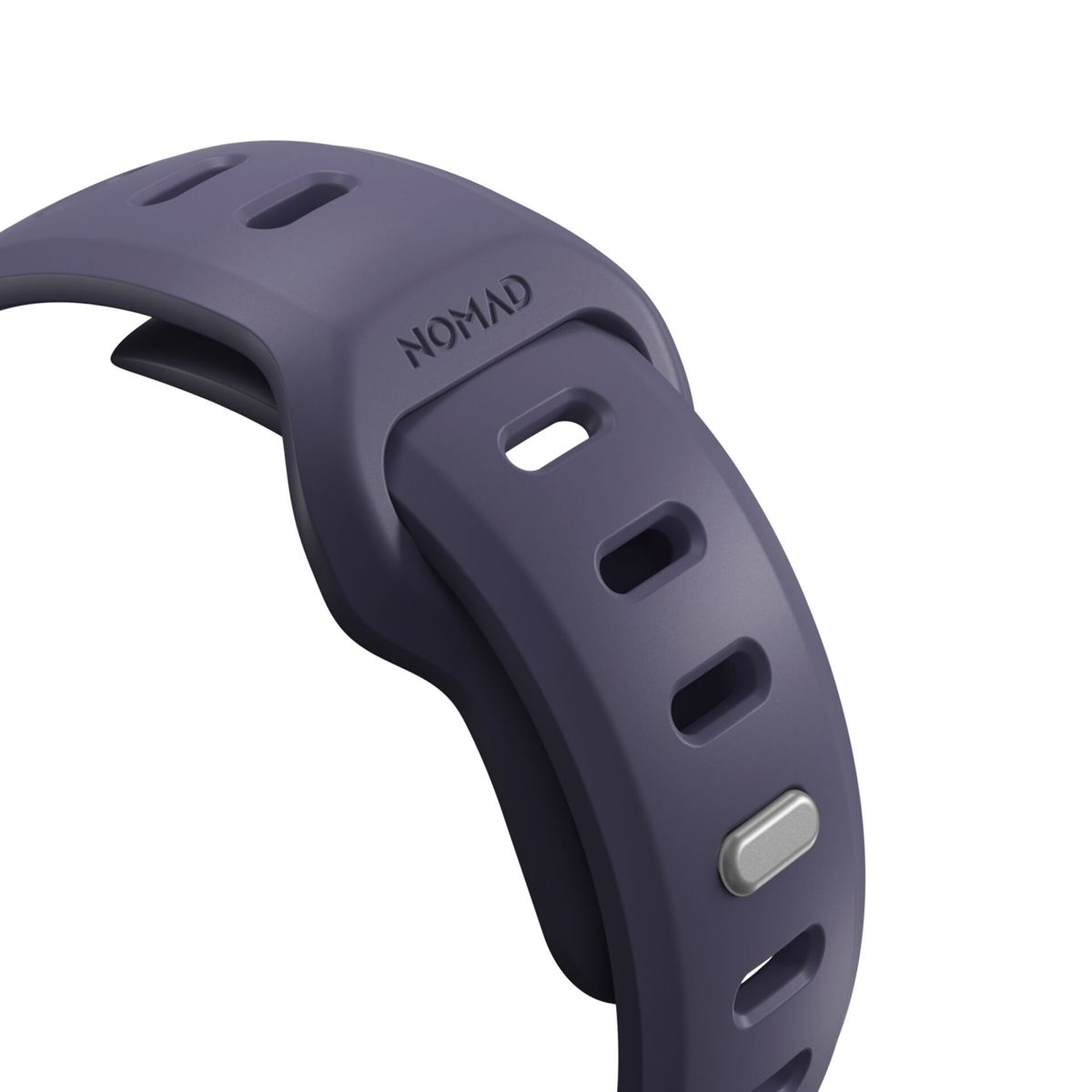 Un cinturino Nomad viola con fori di ventilazione ovali e fibbia argentata.