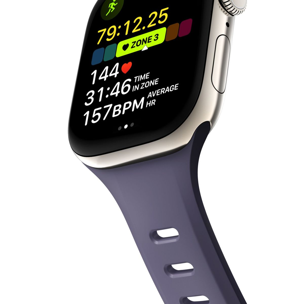 Primo piano di uno smartwatch con cinturino viola, che mostra statistiche fitness come battito e tempo.