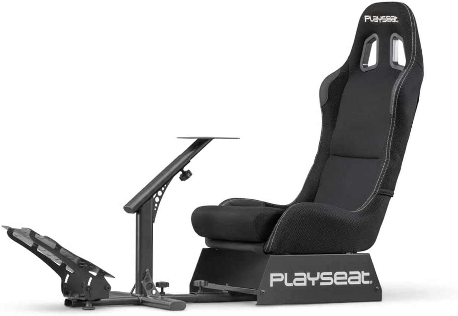 Schwarzer Playseat Gaming-Stuhl mit Pedalen und Lenkradhalterung.