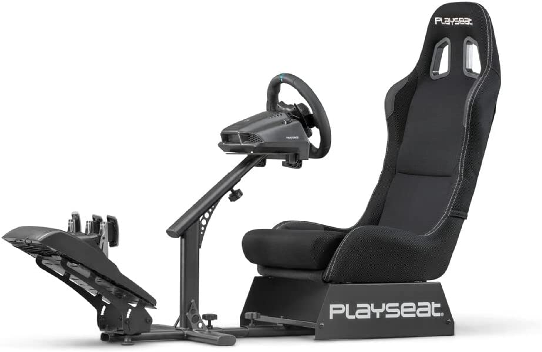 Ein schwarzer Rennspiel-Simulator-Stuhl mit Lenkrad und Pedalen.