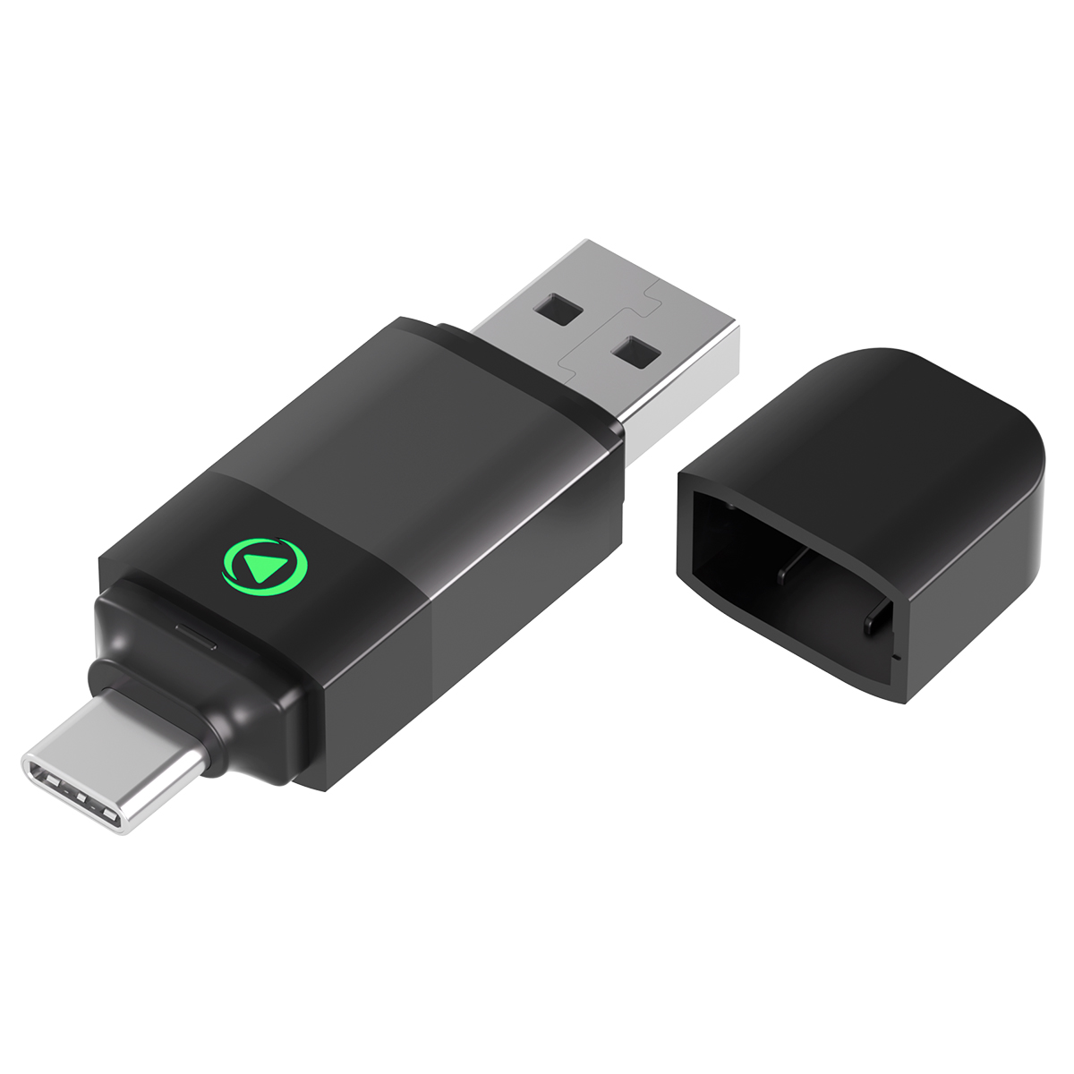 Adattatore USB-C nero con connettore USB-A e simbolo di accensione verde. Cappuccio rimosso.