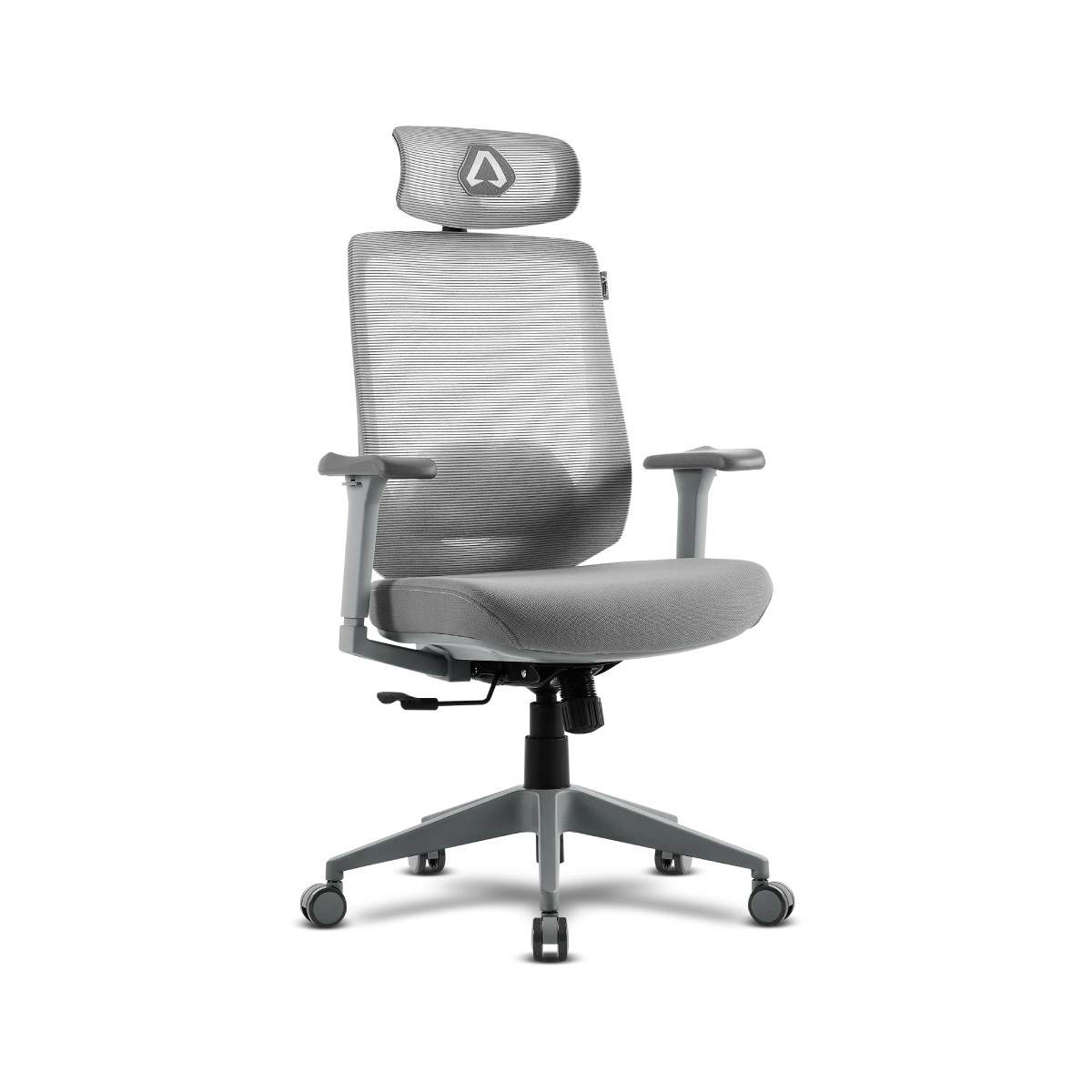 Una sedia da ufficio ergonomica grigia con schienale in rete e poggiatesta.