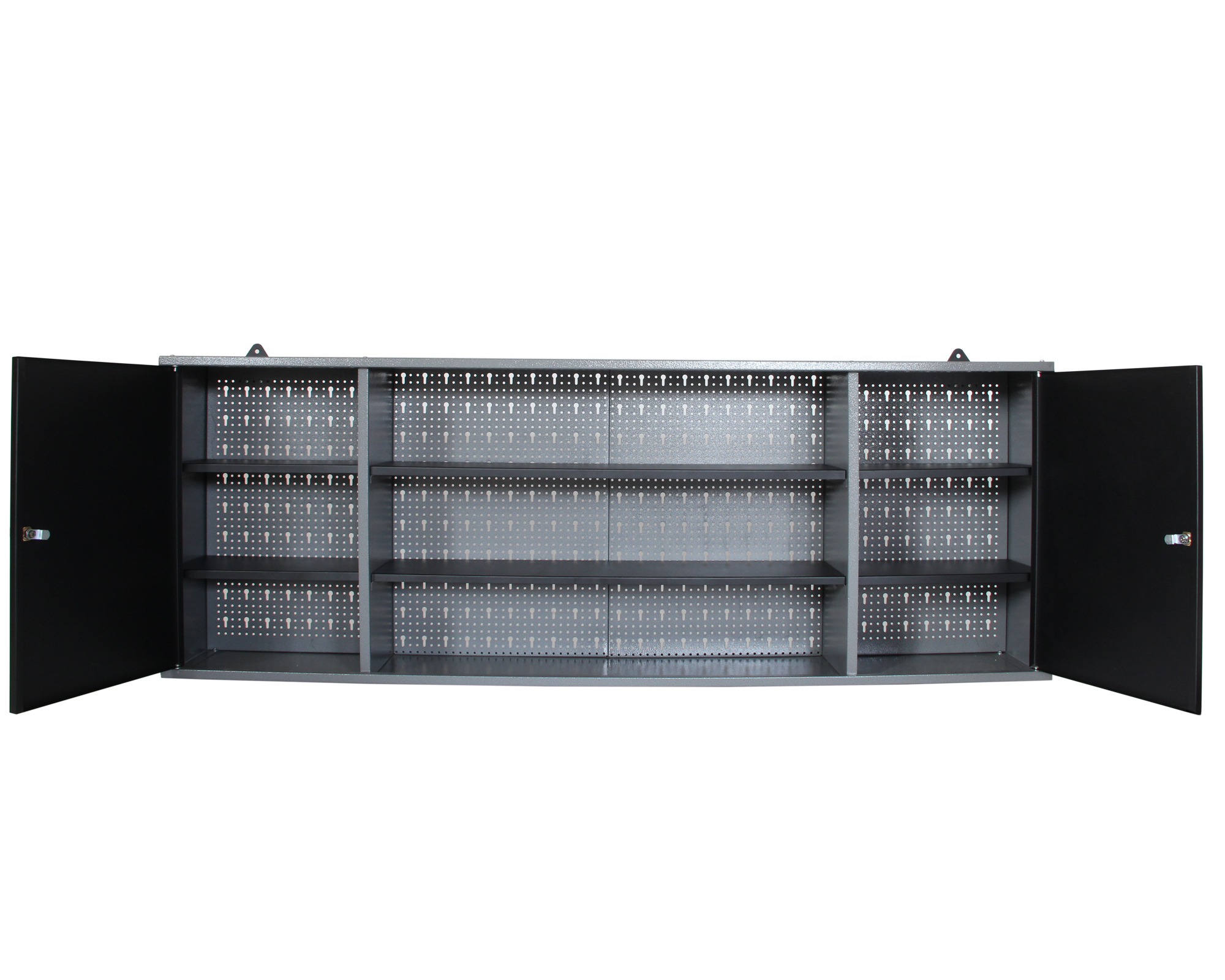 Ein offener grauer Metallschrank mit drei Einlegeböden und geprägter Rückwand.