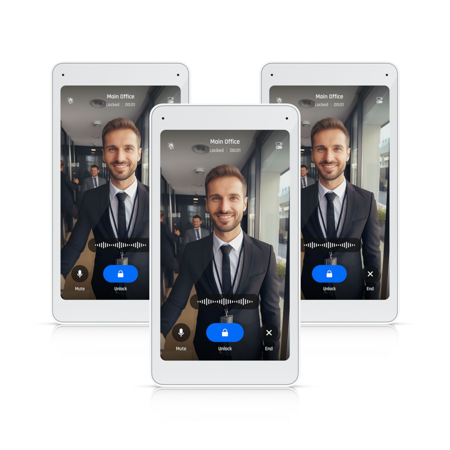 Tre tablet mostrano un'interfaccia di videochiamata con un uomo sorridente in giacca.