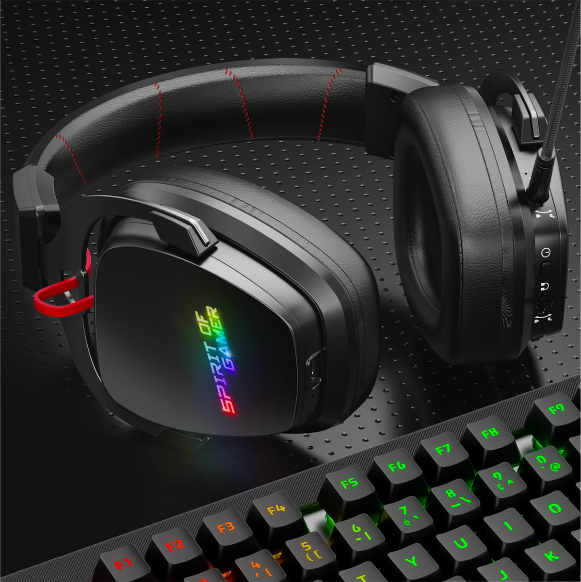 Un auricolare da gaming nero con cuciture rosse si trova su una tastiera nera.